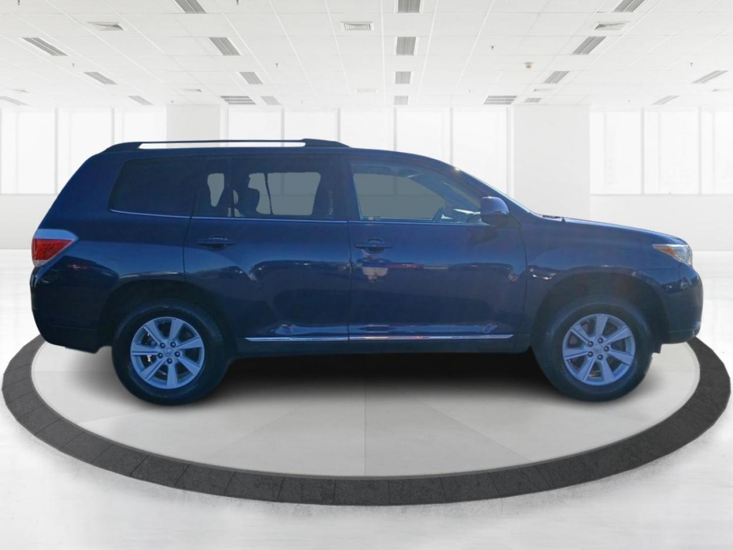 2012 Nautical Blue Metallic Toyota Highlander Base 2WD I4 (5TDZA3EH9CS) with an 2.7L L4 DOHC 16V engine, 5-Speed Automatic transmission, located at 401 Woodman Dr, Riverside, OH, 45431, (937) 908-9800, 39.760899, -84.123421 - Photo#1