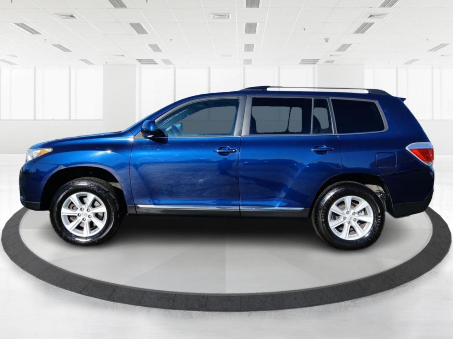 2012 Nautical Blue Metallic Toyota Highlander Base 2WD I4 (5TDZA3EH9CS) with an 2.7L L4 DOHC 16V engine, 5-Speed Automatic transmission, located at 401 Woodman Dr, Riverside, OH, 45431, (937) 908-9800, 39.760899, -84.123421 - Photo#5