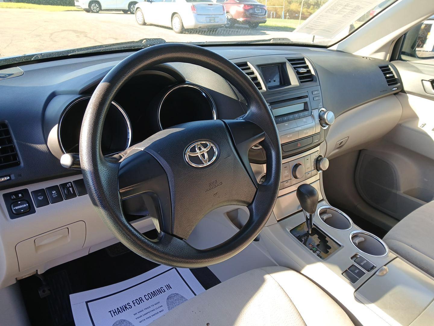 2012 Nautical Blue Metallic Toyota Highlander Base 2WD I4 (5TDZA3EH9CS) with an 2.7L L4 DOHC 16V engine, 5-Speed Automatic transmission, located at 401 Woodman Dr, Riverside, OH, 45431, (937) 908-9800, 39.760899, -84.123421 - Photo#8