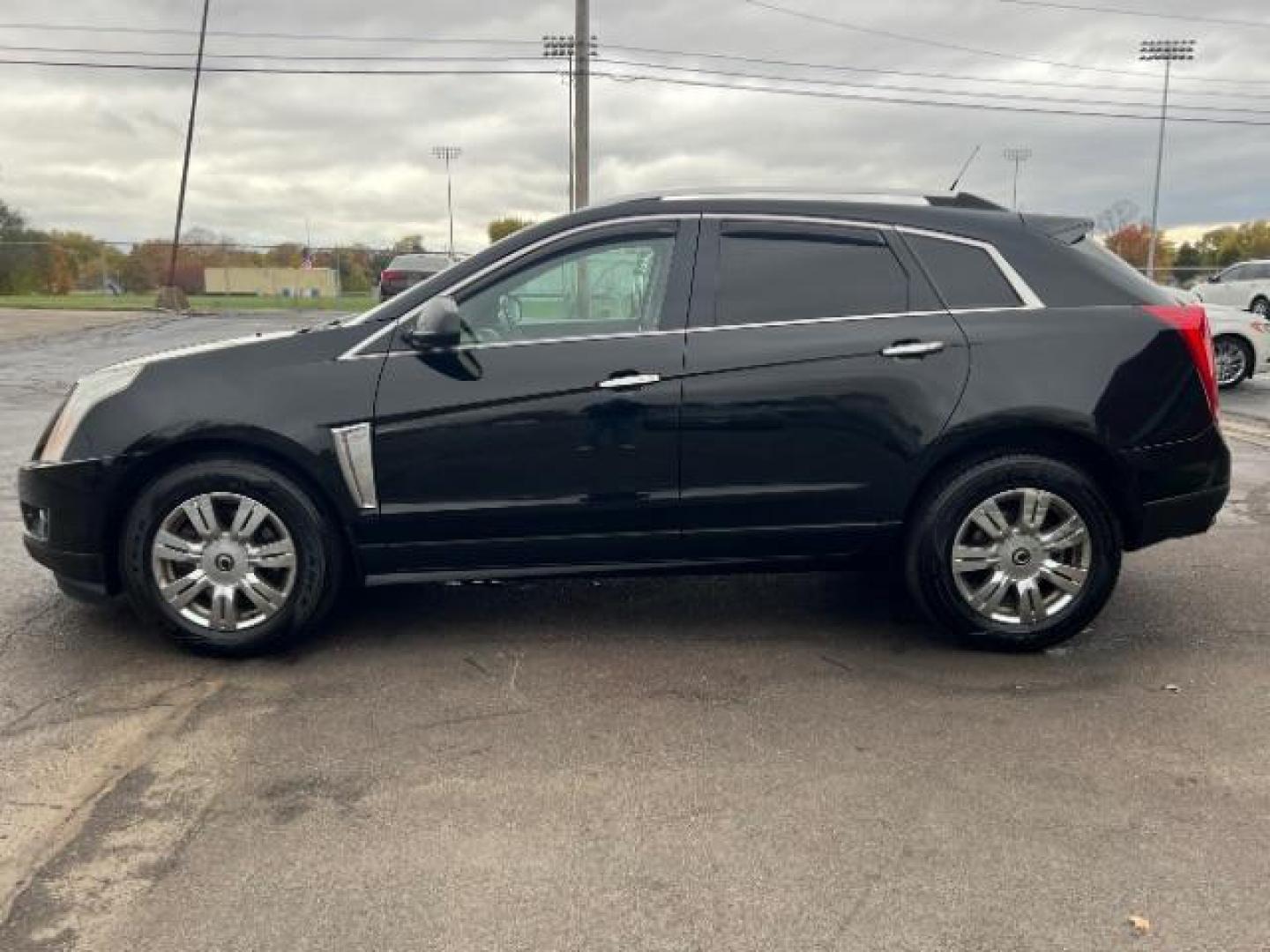 2013 Black Raven Cadillac SRX AWD Luxury Collection (3GYFNGE36DS) with an 3.6L V6 DOHC 24V FFV engine, 6-Speed Automatic transmission, located at 1099 N County Rd 25A , Troy, OH, 45373, (937) 908-9800, 40.057079, -84.212883 - Photo#3