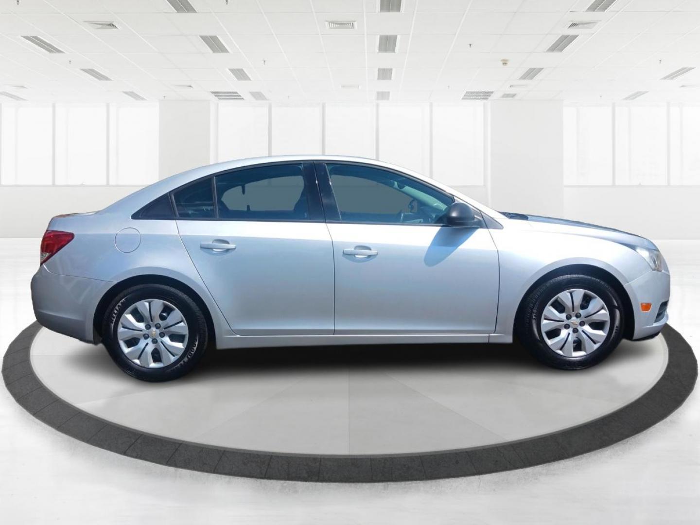 2013 Champagne Silver Metallic Chevrolet Cruze (1G1PA5SH8D7) with an 1.8L L4 DOHC 16V FFV engine, 6-Speed Automatic transmission, located at 1184 Kauffman Ave, Fairborn, OH, 45324, (937) 908-9800, 39.807072, -84.030914 - Photo#1