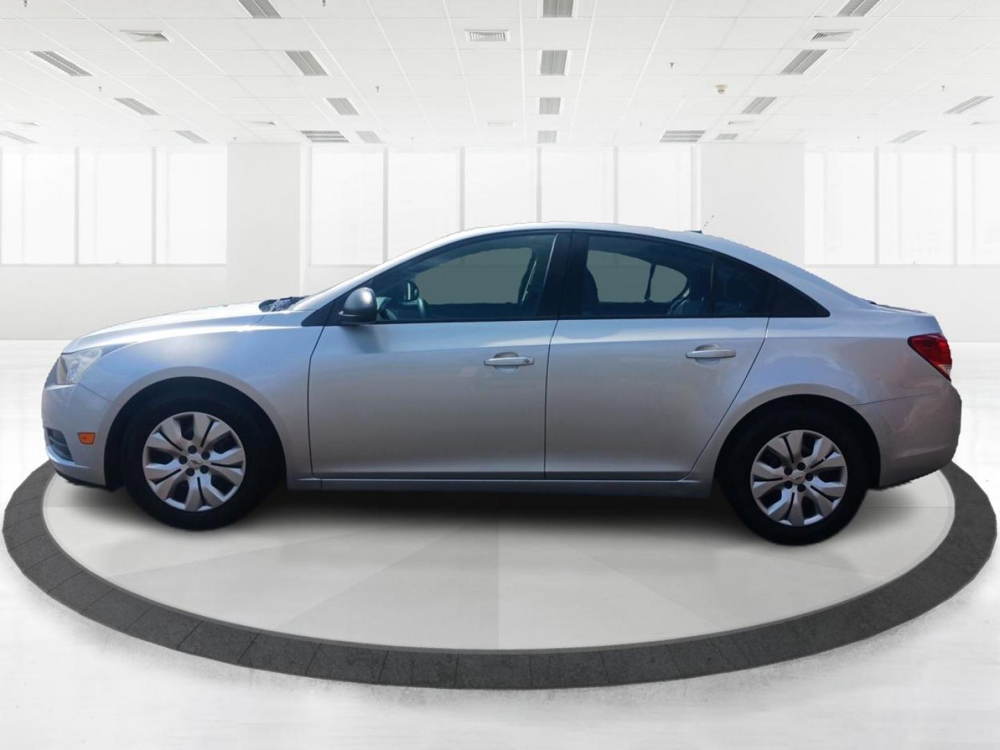 2013 Champagne Silver Metallic Chevrolet Cruze (1G1PA5SH8D7) with an 1.8L L4 DOHC 16V FFV engine, 6-Speed Automatic transmission, located at 1184 Kauffman Ave, Fairborn, OH, 45324, (937) 908-9800, 39.807072, -84.030914 - Photo#5