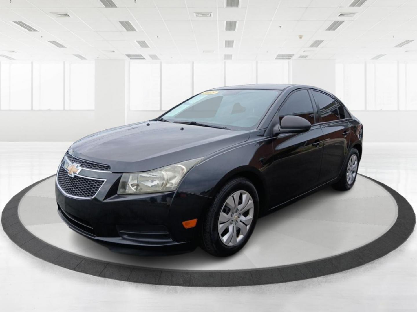 2013 Black Granite Metallic Chevrolet Cruze LS Auto (1G1PA5SH8D7) with an 1.8L L4 DOHC 16V FFV engine, 6-Speed Automatic transmission, located at 1184 Kauffman Ave, Fairborn, OH, 45324, (937) 908-9800, 39.807072, -84.030914 - Photo#4