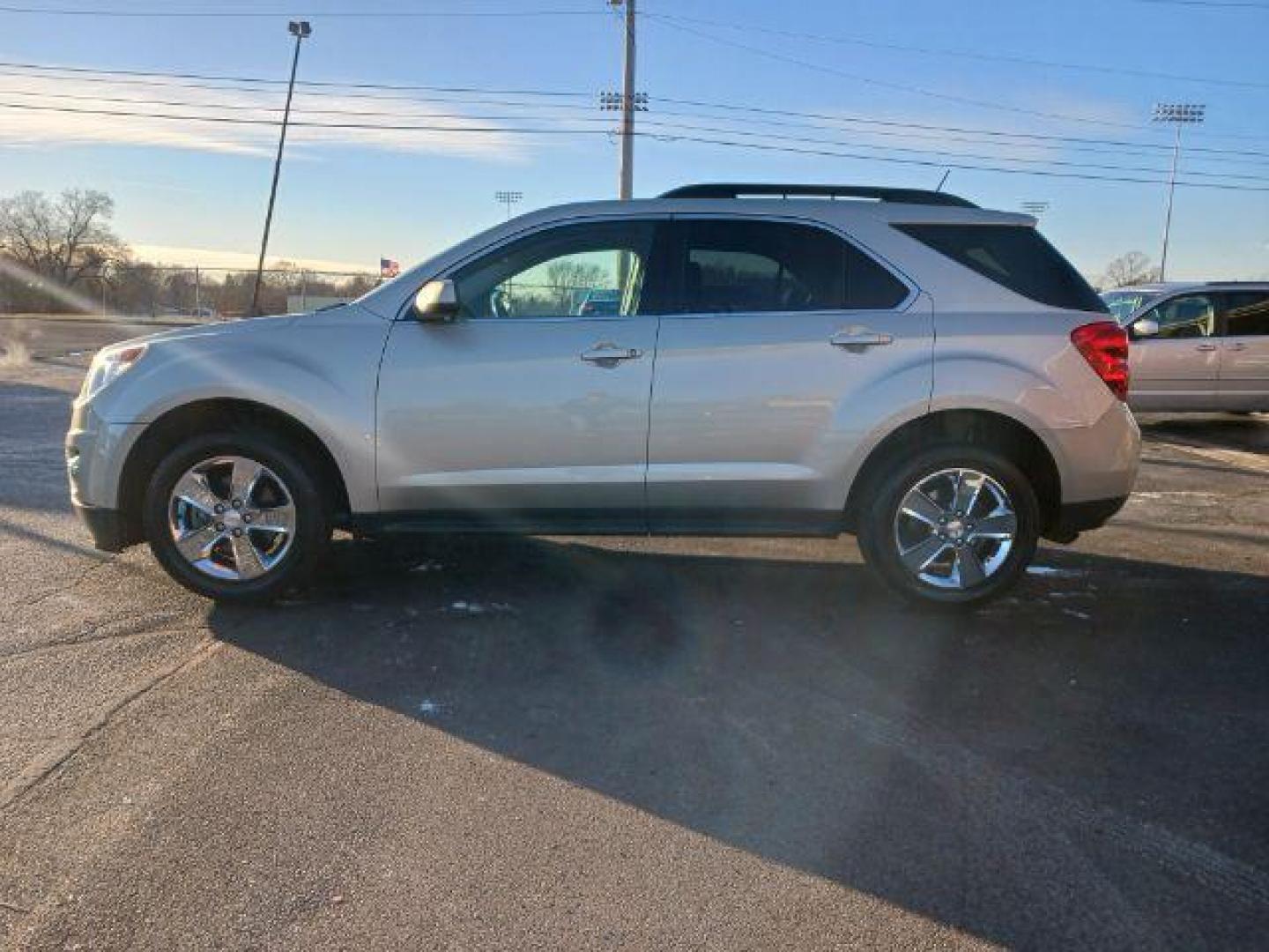 2013 Champagne Silver Metallic Chevrolet Equinox 1LT 2WD (2GNALDEK1D1) with an 2.4L L4 DOHC 16V engine, 6-Speed Automatic transmission, located at 401 Woodman Dr, Riverside, OH, 45431, (937) 908-9800, 39.760899, -84.123421 - Photo#3