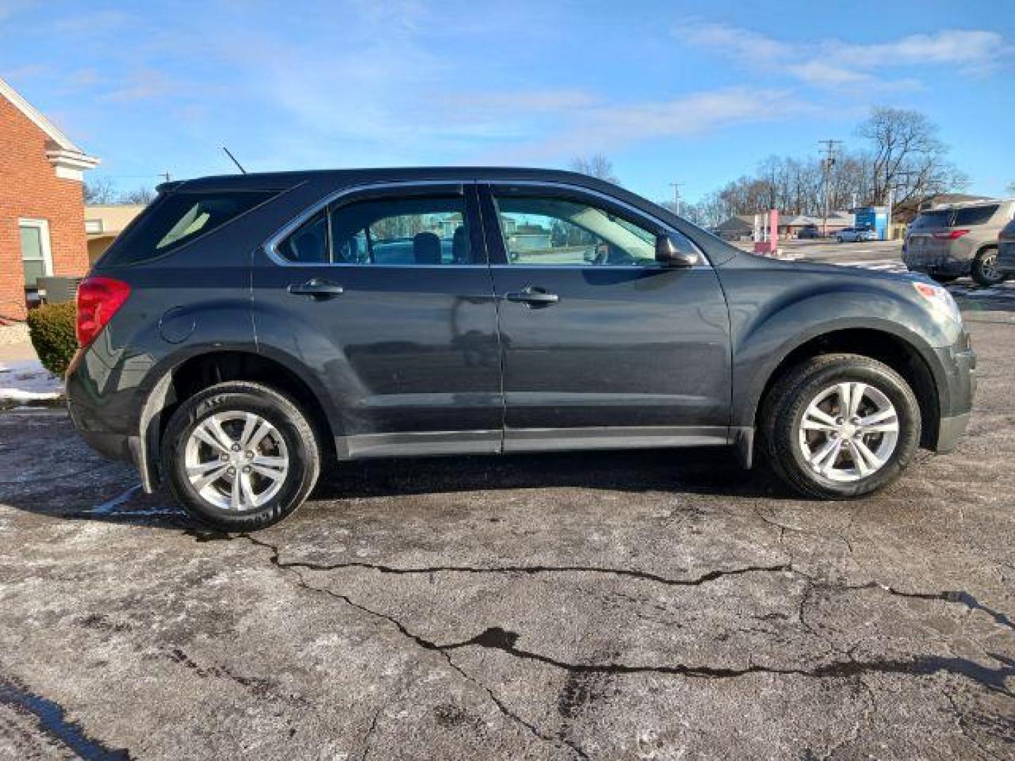 2013 Ashen Gray Metallic Chevrolet Equinox LS 2WD (2GNALBEK1D1) with an 2.4L L4 DOHC 16V engine, 6-Speed Automatic transmission, located at 4508 South Dixie Dr, Moraine, OH, 45439, (937) 908-9800, 39.689976, -84.218452 - Photo#4