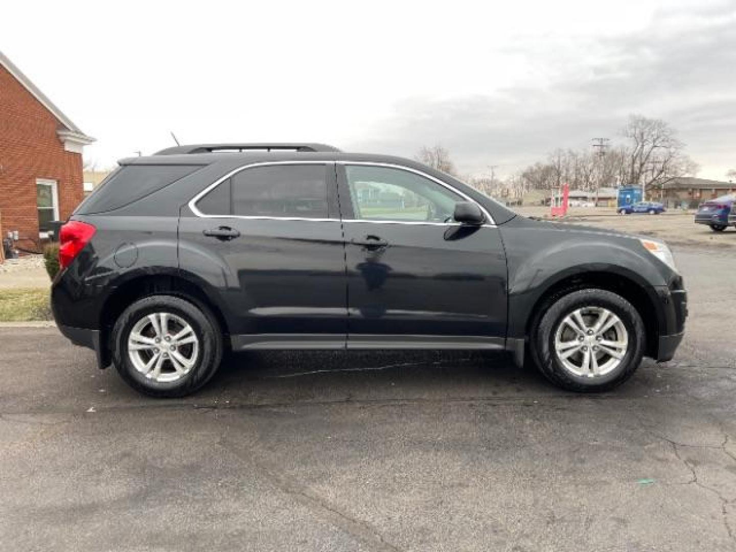 2013 Black Chevrolet Equinox 1LT 2WD (2GNALDEK9D6) with an 2.4L L4 DOHC 16V engine, 6-Speed Automatic transmission, located at 401 Woodman Dr, Riverside, OH, 45431, (937) 908-9800, 39.760899, -84.123421 - Photo#4