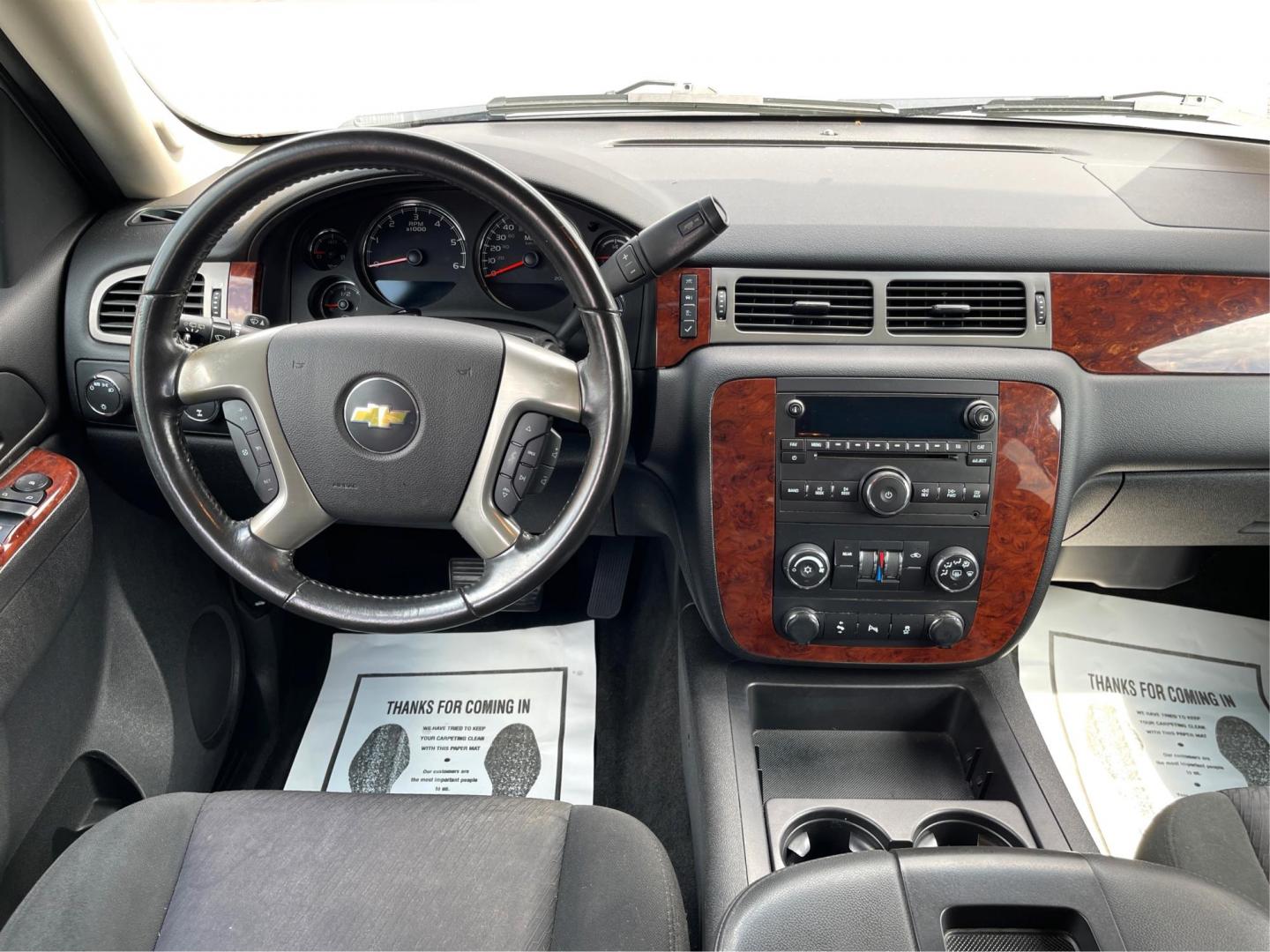 2013 Silver Ice Metallic Chevrolet Tahoe (1GNSKAE04DR) with an 5.3L V8 OHV 16V FFV engine, 6-Speed Automatic transmission, located at 1184 Kauffman Ave, Fairborn, OH, 45324, (937) 908-9800, 39.807072, -84.030914 - Photo#20