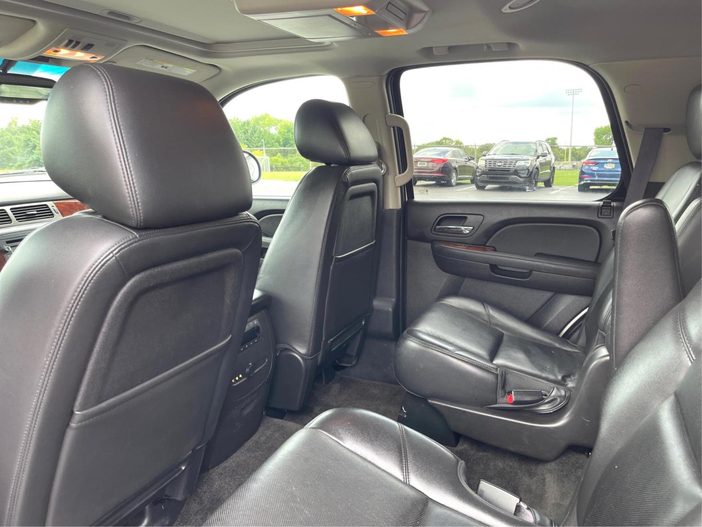 2013 Chevrolet Tahoe LTZ 4WD (1GNSKCE06DR) with an 5.3L V8 OHV 16V FFV engine, 6-Speed Automatic transmission, located at 8750 N County Rd 25A, Piqua, OH, 45356, (937) 908-9800, 40.164391, -84.232513 - Third Row - Photo#9