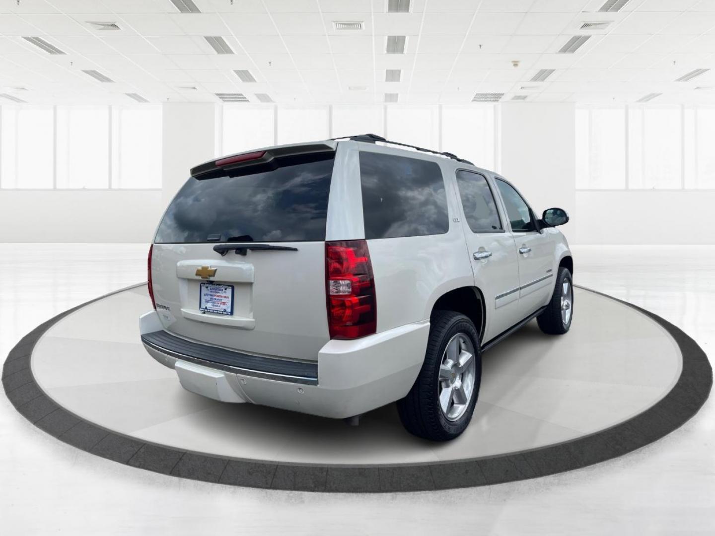 2013 Summit White Chevrolet Tahoe LTZ 4WD (1GNSKCE06DR) with an 5.3L V8 OHV 16V FFV engine, 6-Speed Automatic transmission, located at 1230 East Main St, Xenia, OH, 45385, (937) 908-9800, 39.688026, -83.910172 - Photo#2