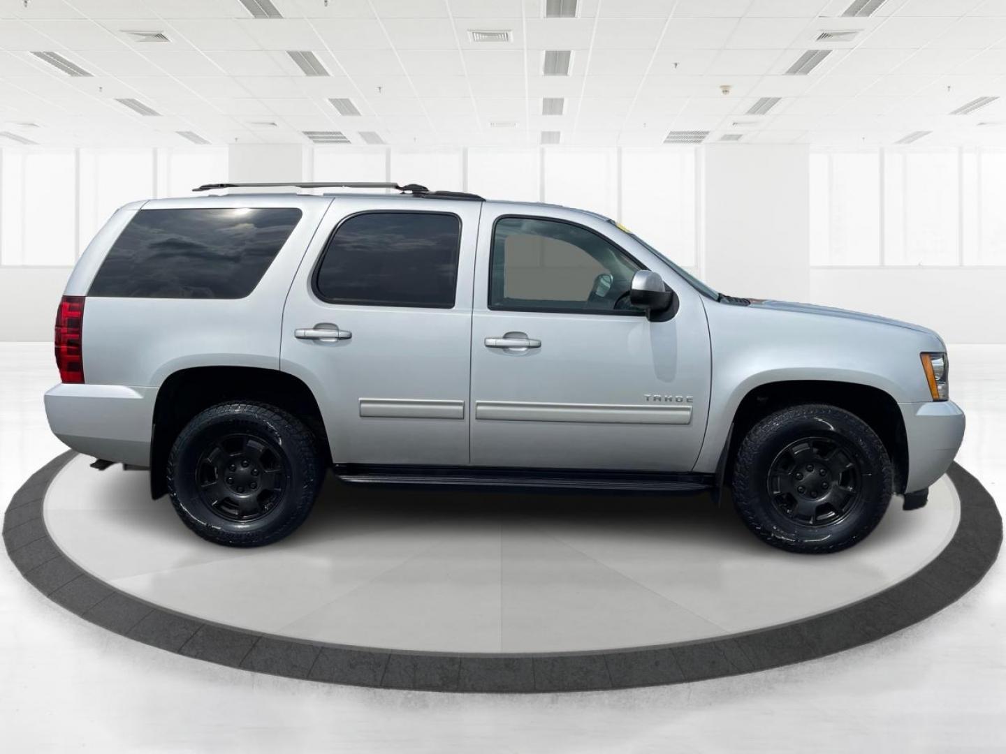 2013 Silver Ice Metallic Chevrolet Tahoe (1GNSKAE04DR) with an 5.3L V8 OHV 16V FFV engine, 6-Speed Automatic transmission, located at 1184 Kauffman Ave, Fairborn, OH, 45324, (937) 908-9800, 39.807072, -84.030914 - Photo#1