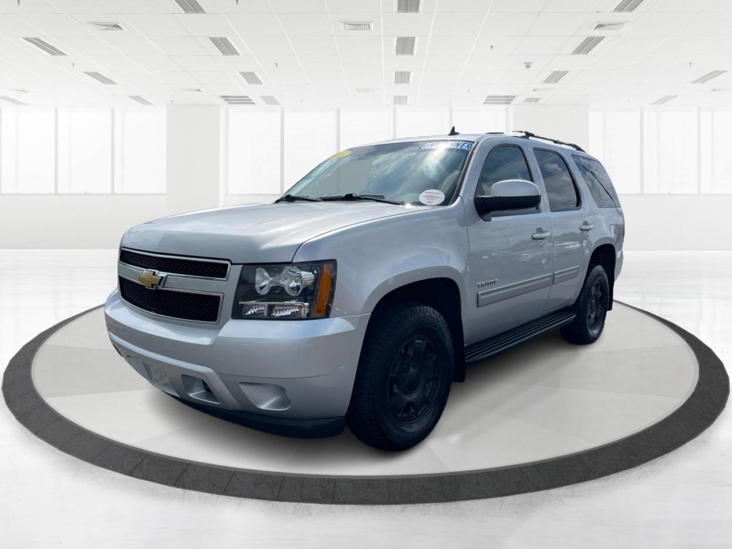 2013 Silver Ice Metallic Chevrolet Tahoe (1GNSKAE04DR) with an 5.3L V8 OHV 16V FFV engine, 6-Speed Automatic transmission, located at 1184 Kauffman Ave, Fairborn, OH, 45324, (937) 908-9800, 39.807072, -84.030914 - Photo#7