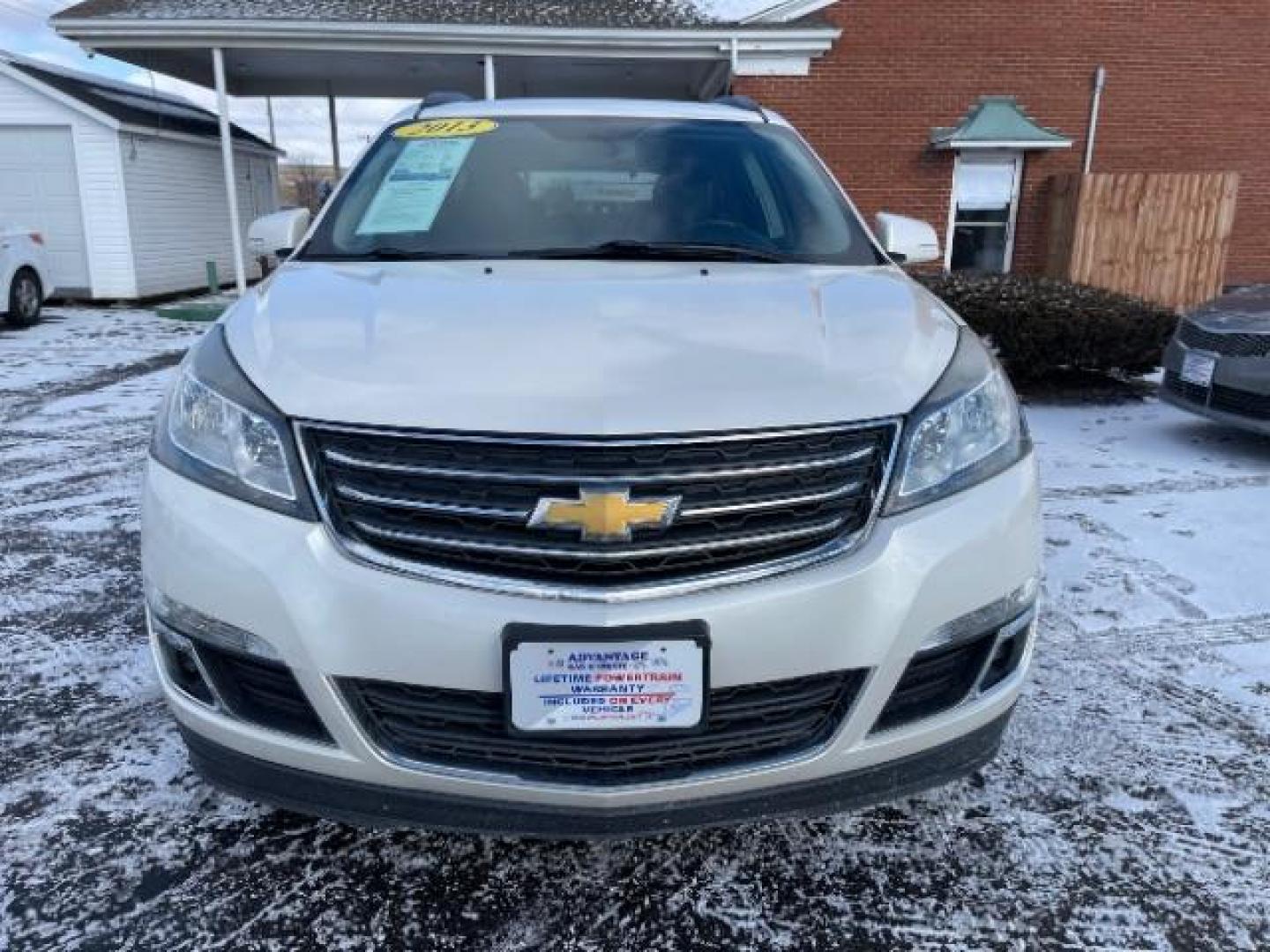 2013 White Diamond Tricoat Chevrolet Traverse 2LT FWD (1GNKRJKD1DJ) with an 3.6L V6 DOHC 24V engine, 6-Speed Automatic transmission, located at 1099 N County Rd 25A , Troy, OH, 45373, (937) 908-9800, 40.057079, -84.212883 - Photo#3