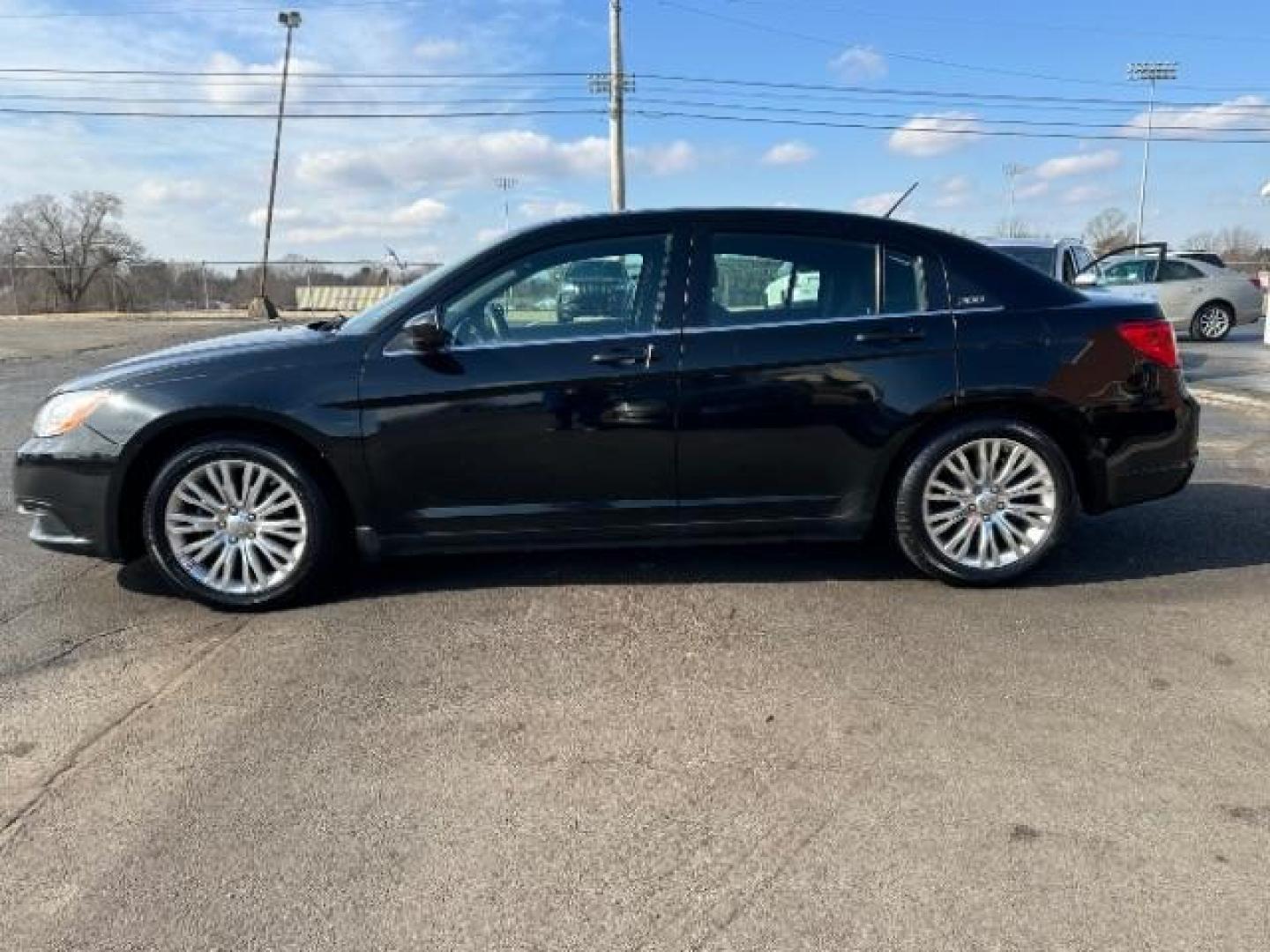 2013 Black Chrysler 200 LX (1C3CCBABXDN) with an 2.4L L4 DOHC 16V engine, 6-Speed Automatic transmission, located at 1184 Kauffman Ave, Fairborn, OH, 45324, (937) 908-9800, 39.807072, -84.030914 - Photo#3