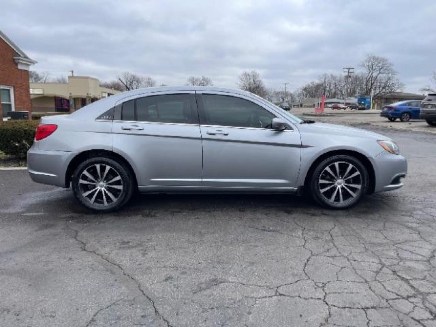 2013 Billet Silver Metallic Chrysler 200 Touring (1C3CCBBG8DN) with an 3.6L V6 DOHC 24V FFV engine, 6-Speed Automatic transmission, located at 4508 South Dixie Dr, Moraine, OH, 45439, (937) 908-9800, 39.689976, -84.218452 - Photo#3