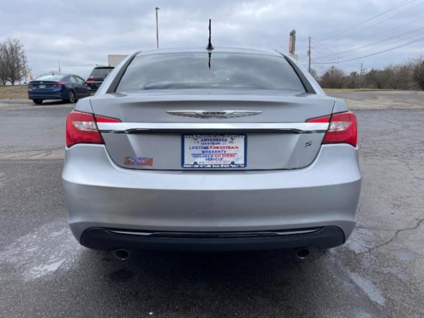 2013 Billet Silver Metallic Chrysler 200 Touring (1C3CCBBG8DN) with an 3.6L V6 DOHC 24V FFV engine, 6-Speed Automatic transmission, located at 4508 South Dixie Dr, Moraine, OH, 45439, (937) 908-9800, 39.689976, -84.218452 - Photo#5