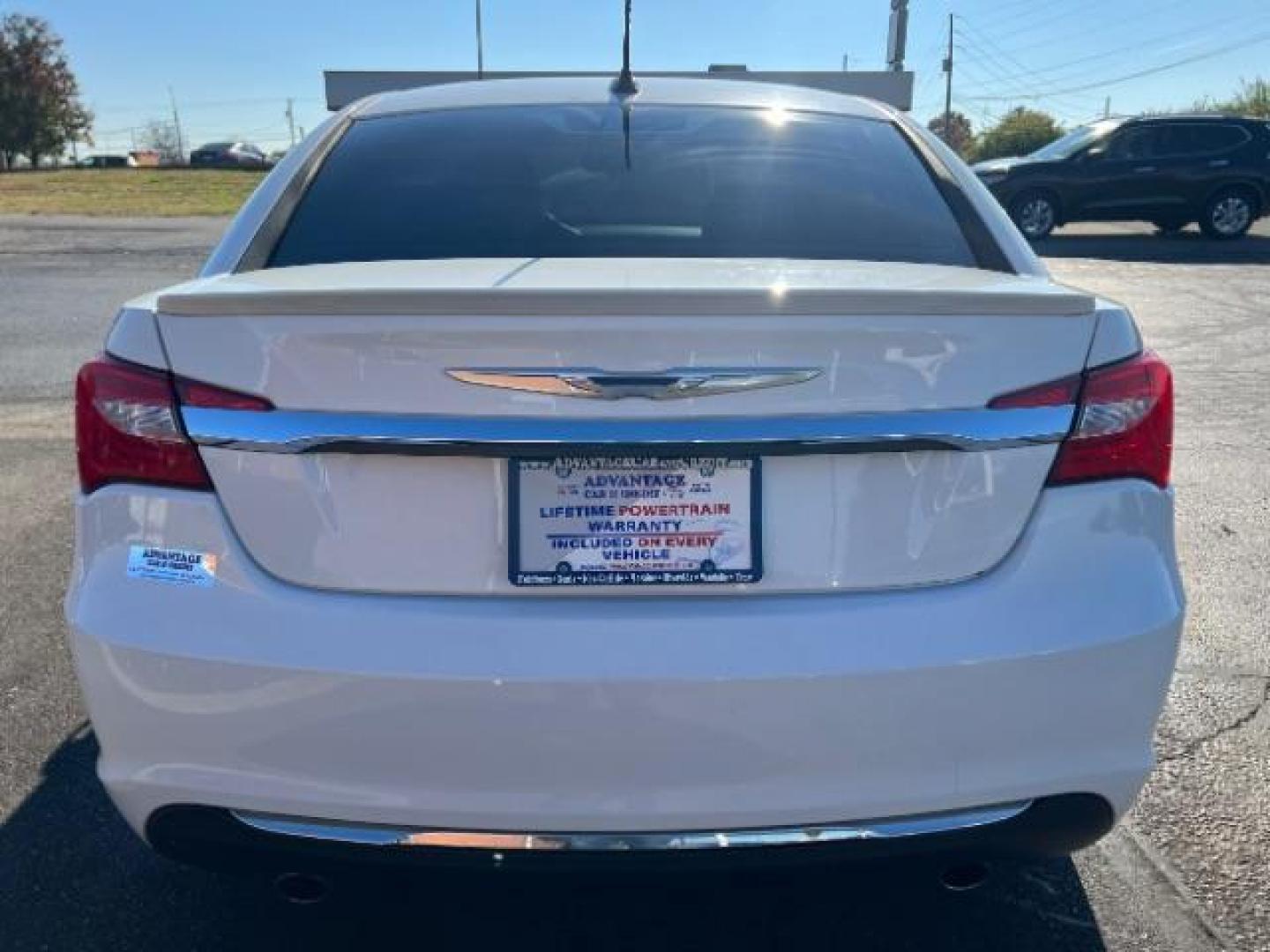 2013 Bright White Chrysler 200 Limited (1C3CCBCG9DN) with an 3.6L V6 DOHC 24V FFV engine, 6-Speed Automatic transmission, located at 1099 N County Rd 25A , Troy, OH, 45373, (937) 908-9800, 40.057079, -84.212883 - Photo#4