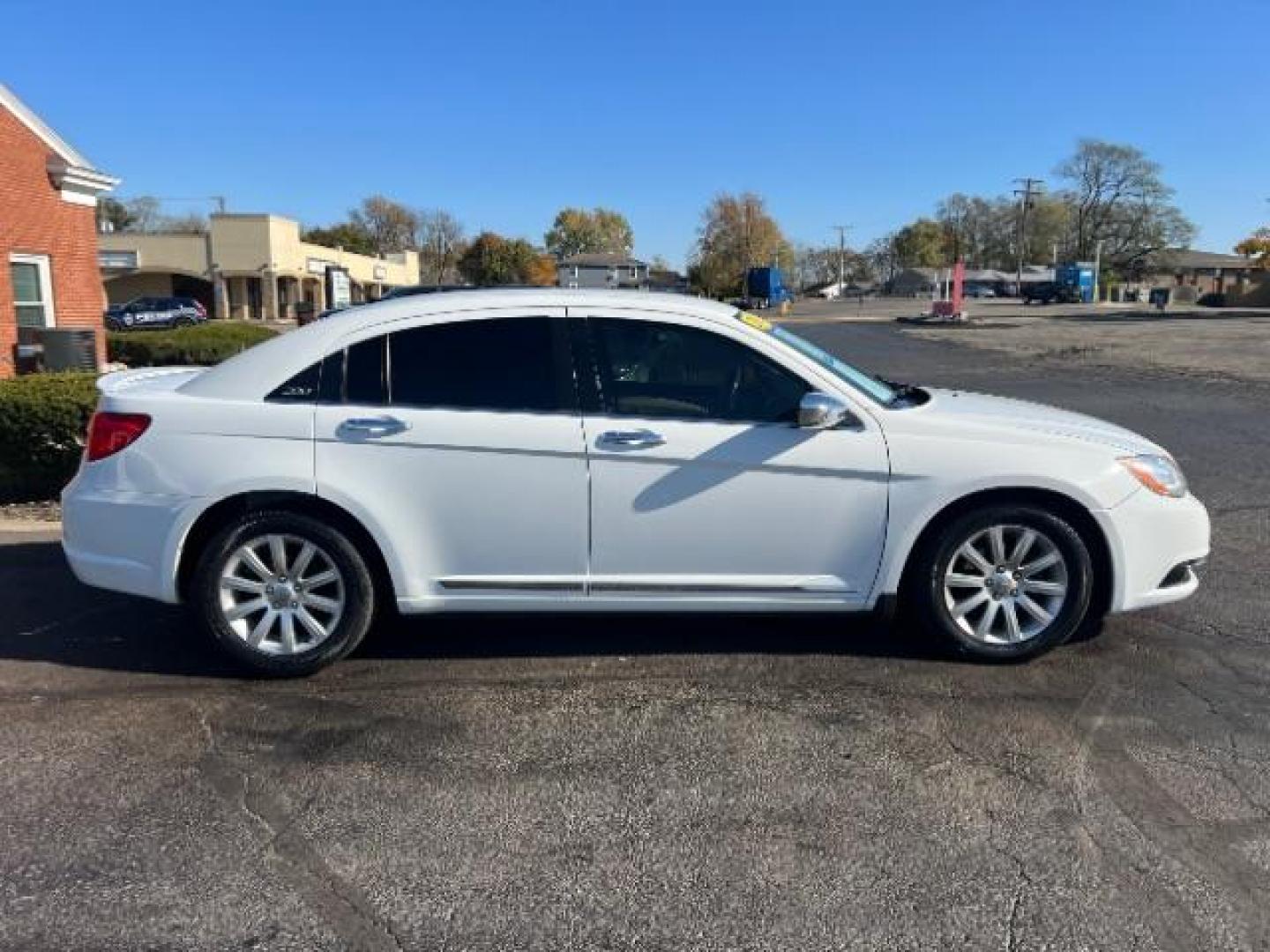 2013 Bright White Chrysler 200 Limited (1C3CCBCG9DN) with an 3.6L V6 DOHC 24V FFV engine, 6-Speed Automatic transmission, located at 1099 N County Rd 25A , Troy, OH, 45373, (937) 908-9800, 40.057079, -84.212883 - Photo#5