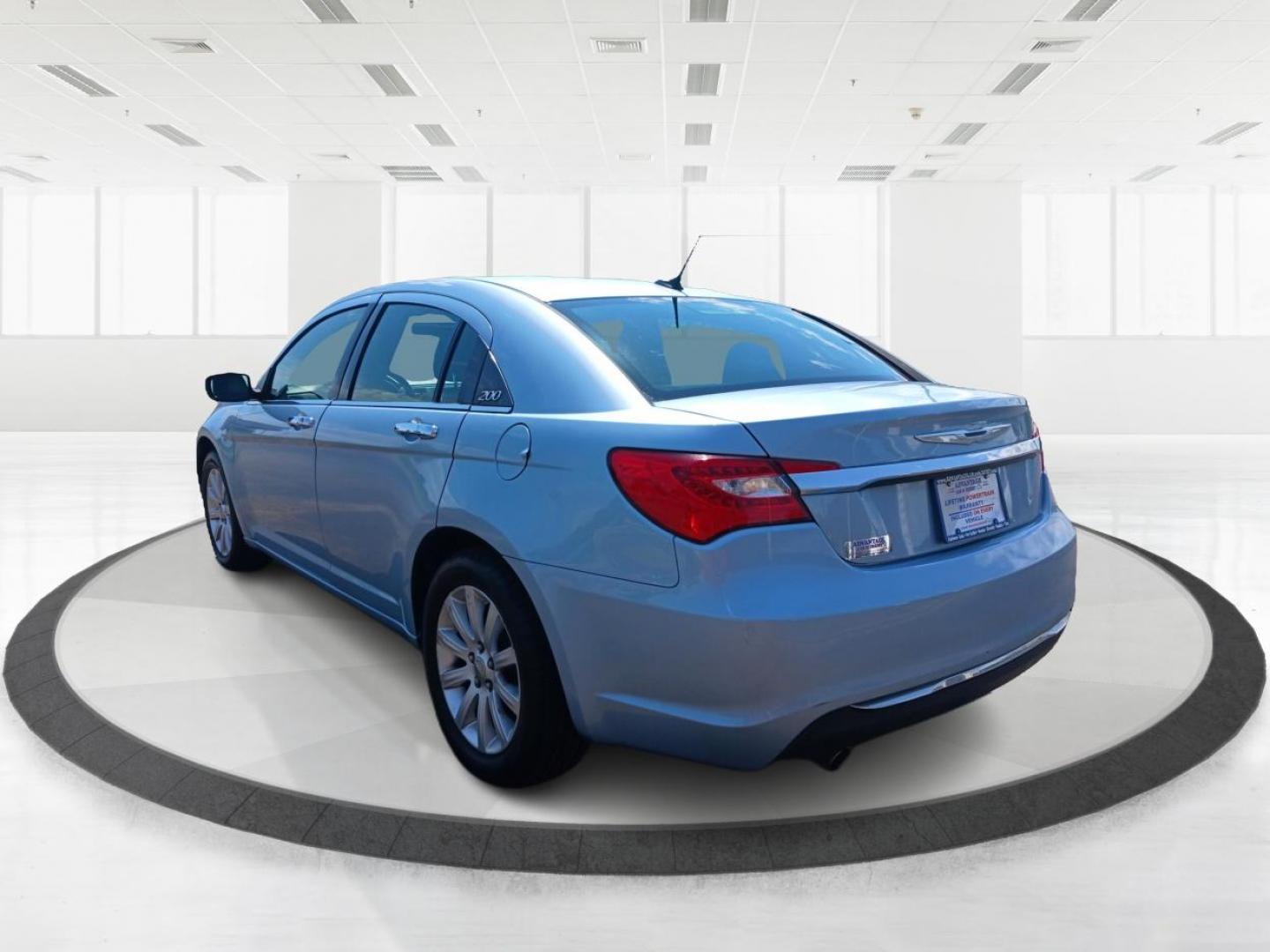 2013 Crystal Blue Pearl Chrysler 200 (1C3CCBCG1DN) with an 3.6L V6 DOHC 24V FFV engine, 6-Speed Automatic transmission, located at 401 Woodman Dr, Riverside, OH, 45431, (937) 908-9800, 39.760899, -84.123421 - Photo#4