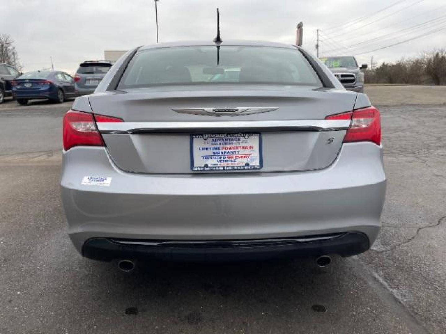 2013 Billet Silver Metallic Chrysler 200 Limited (1C3CCBCG5DN) with an 3.6L V6 DOHC 24V FFV engine, 6-Speed Automatic transmission, located at 401 Woodman Dr, Riverside, OH, 45431, (937) 908-9800, 39.760899, -84.123421 - Photo#4