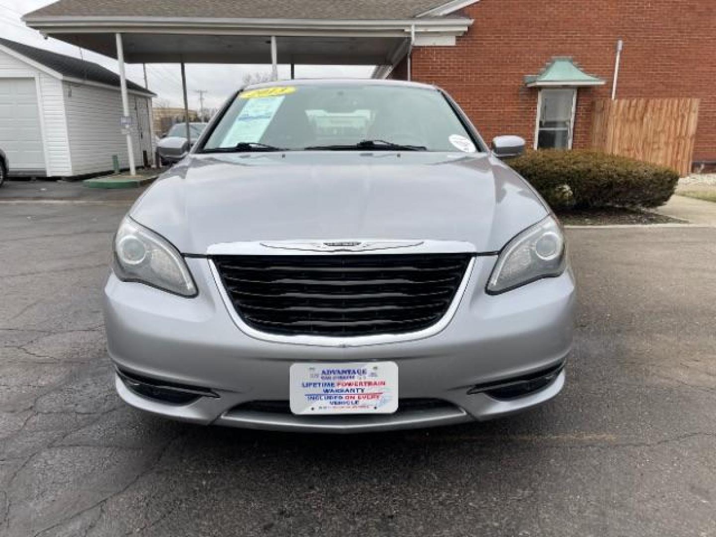 2013 Billet Silver Metallic Chrysler 200 Limited (1C3CCBCG5DN) with an 3.6L V6 DOHC 24V FFV engine, 6-Speed Automatic transmission, located at 401 Woodman Dr, Riverside, OH, 45431, (937) 908-9800, 39.760899, -84.123421 - Photo#5