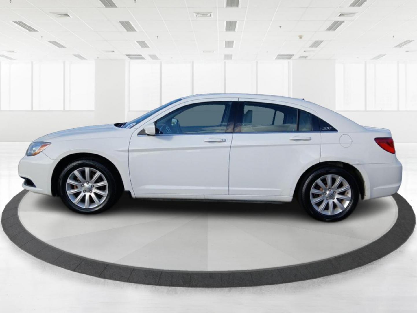 2013 Bright White Chrysler 200 Touring (1C3CCBBB9DN) with an 2.4L L4 DOHC 16V engine, 6-Speed Automatic transmission, located at 4508 South Dixie Dr, Moraine, OH, 45439, (937) 908-9800, 39.689976, -84.218452 - Photo#5