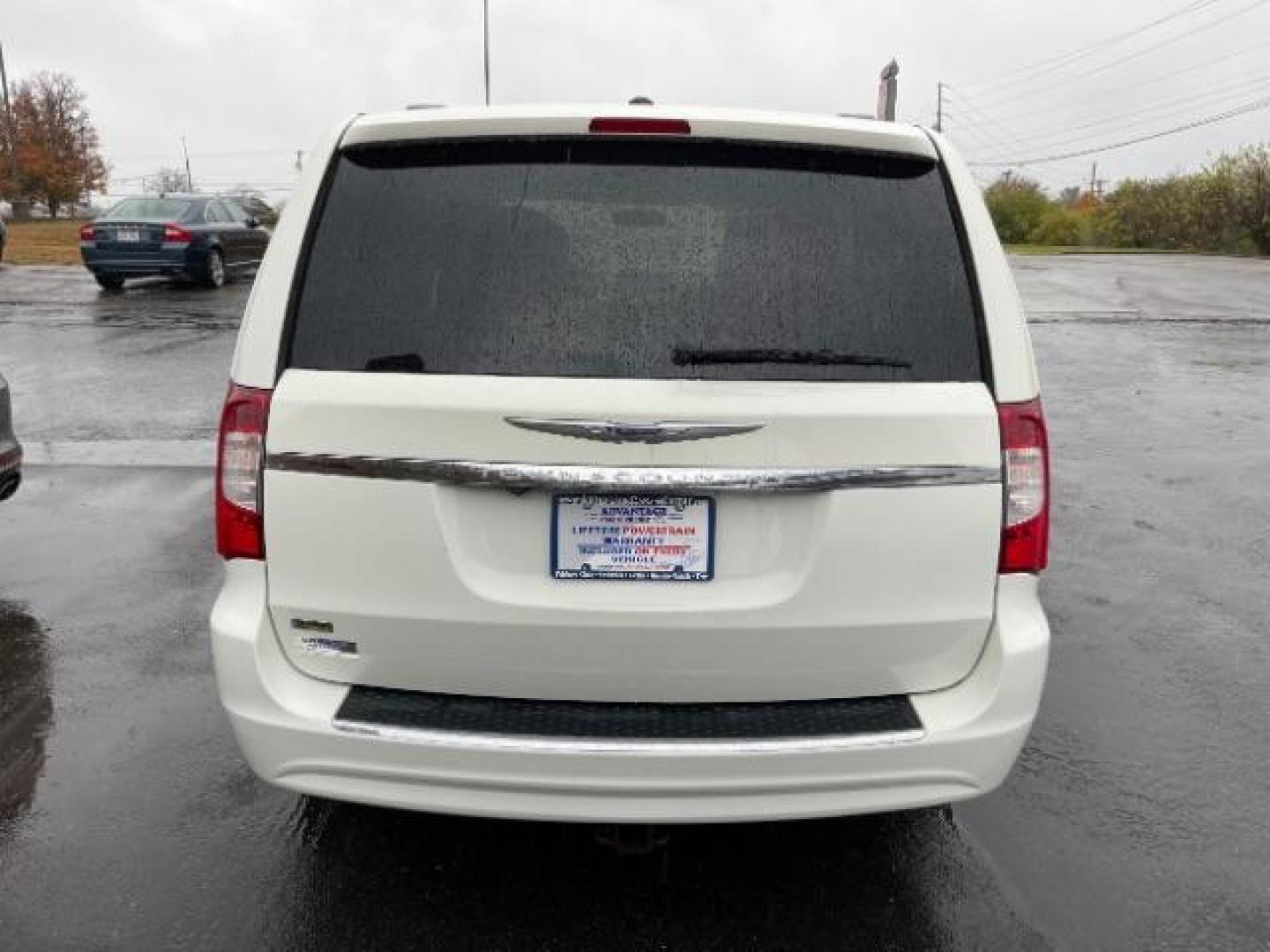 2013 Stone White Chrysler Town and Country Touring (2C4RC1BG7DR) with an 3.6L V6 DOHC 24V engine, 6-Speed Automatic transmission, located at 401 Woodman Dr, Riverside, OH, 45431, (937) 908-9800, 39.760899, -84.123421 - Photo#3