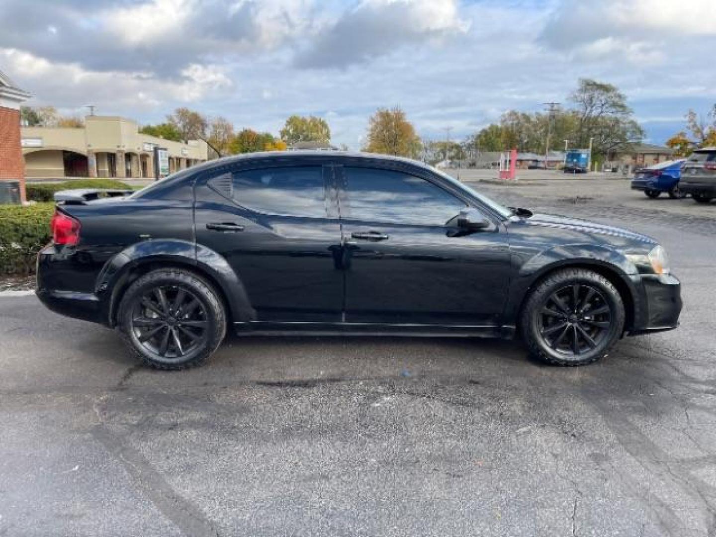 2013 Black Dodge Avenger SE (1C3CDZAG6DN) with an 3.6L V6 DOHC 24V FFV engine, 6-Speed Automatic transmission, located at 1951 S Dayton Lakeview Rd., New Carlisle, OH, 45344, (937) 908-9800, 39.890999, -84.050255 - Photo#5