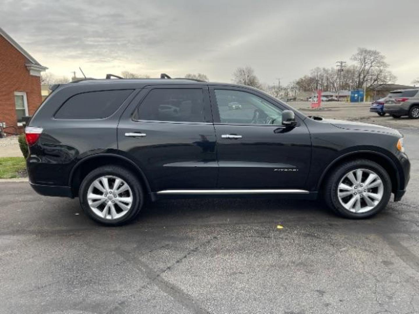 2013 Brilliant Black Crystal Pearl Dodge Durango Crew AWD (1C4RDJDG4DC) with an 3.6L V6 DOHC 24V engine, 5-Speed Automatic transmission, located at 1099 N County Rd 25A , Troy, OH, 45373, (937) 908-9800, 40.057079, -84.212883 - Photo#2