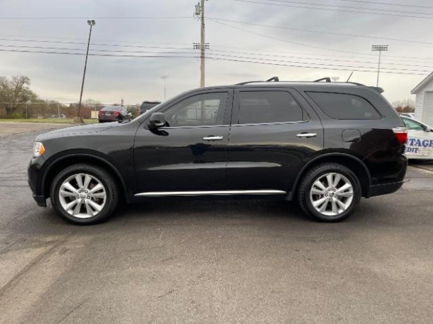 2013 Brilliant Black Crystal Pearl Dodge Durango Crew AWD (1C4RDJDG4DC) with an 3.6L V6 DOHC 24V engine, 5-Speed Automatic transmission, located at 1099 N County Rd 25A , Troy, OH, 45373, (937) 908-9800, 40.057079, -84.212883 - Photo#3