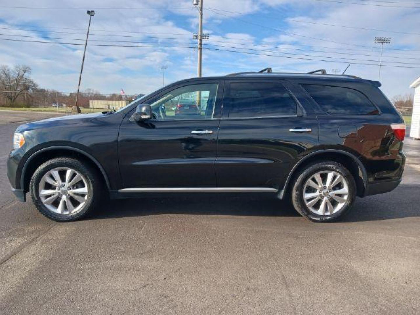 2013 Brilliant Black Crystal Pearl Dodge Durango Crew AWD (1C4RDJDG9DC) with an 3.6L V6 DOHC 24V engine, 5-Speed Automatic transmission, located at 1230 East Main St, Xenia, OH, 45385, (937) 908-9800, 39.688026, -83.910172 - Photo#3