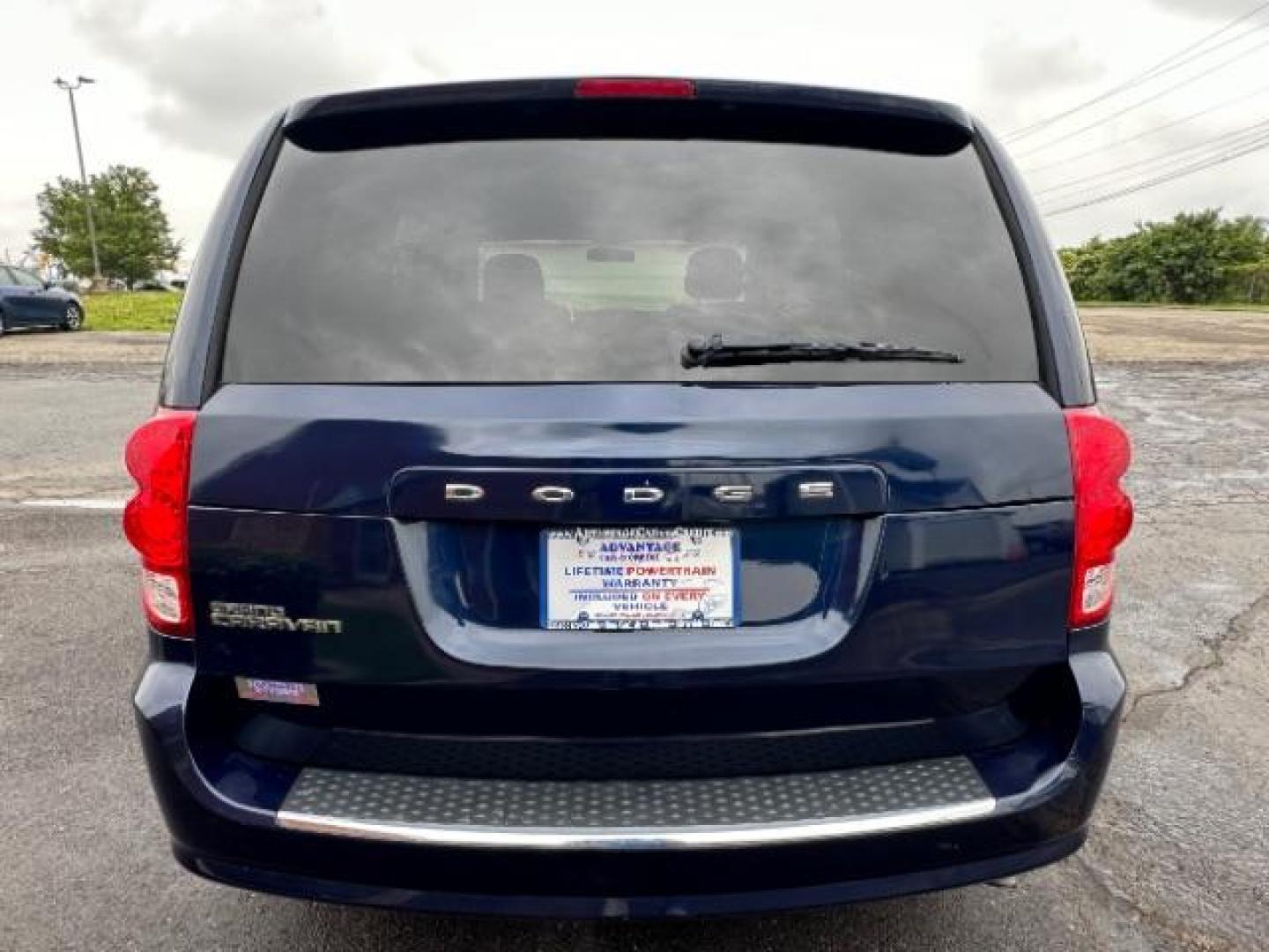 2013 Blue Streak Pearl Dodge Grand Caravan SE (2C4RDGBG5DR) with an 3.6L V6 DOHC 24V engine, 6-Speed Automatic transmission, located at 1230 East Main St, Xenia, OH, 45385, (937) 908-9800, 39.688026, -83.910172 - Photo#4