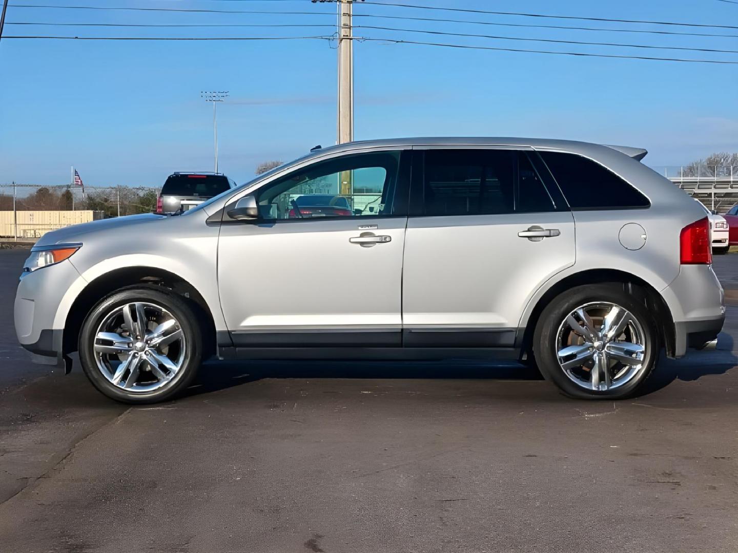 2013 Ingot Silver Metallic Ford Edge SEL FWD (2FMDK3JC8DB) with an 3.5L V6 DOHC 24V engine, 6-Speed Automatic transmission, located at 1230 East Main St, Xenia, OH, 45385, (937) 908-9800, 39.688026, -83.910172 - Photo#5