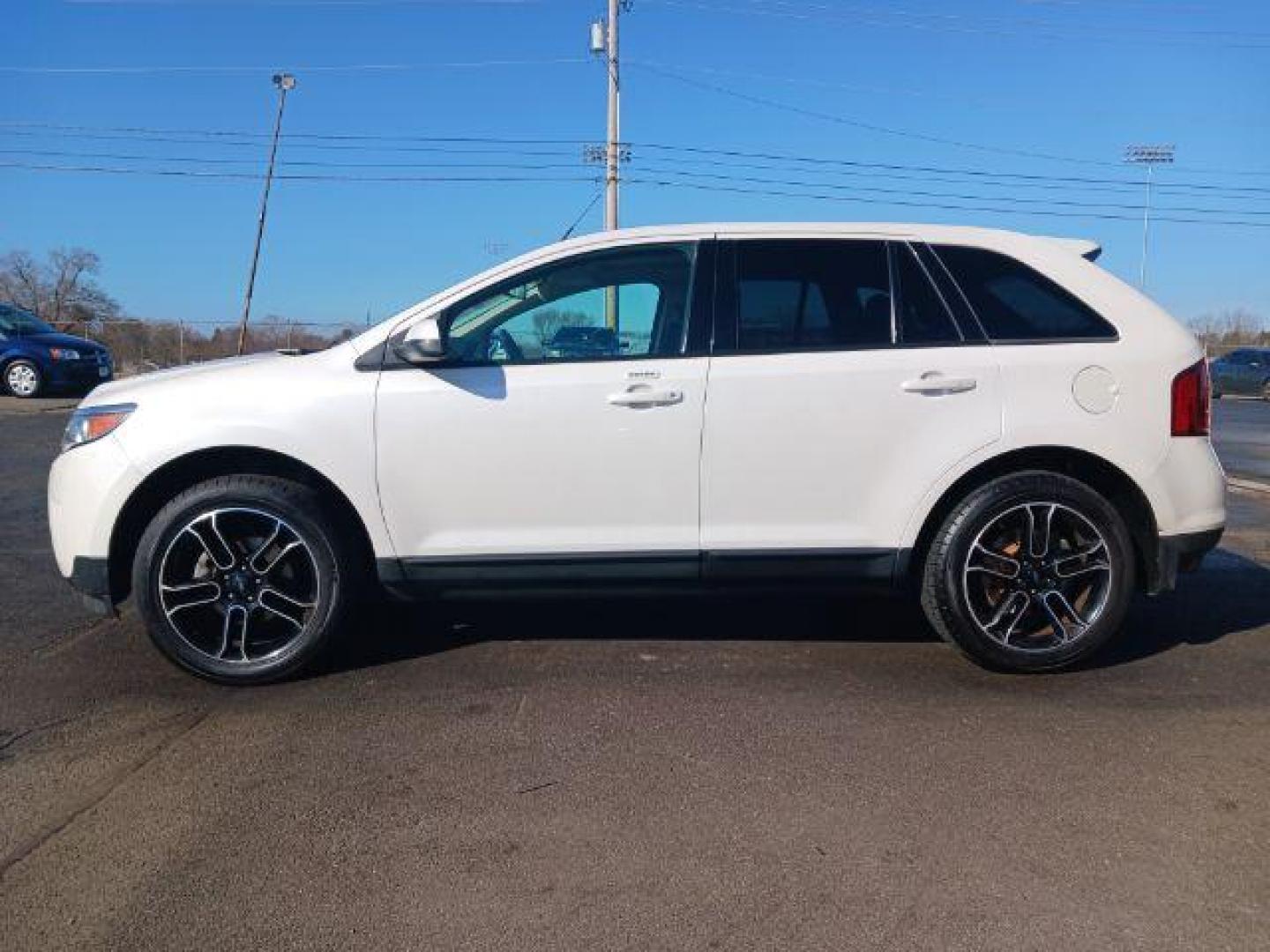 2013 White Platinum Tricoat Metallic Ford Edge SEL AWD (2FMDK4JC5DB) with an 3.5L V6 DOHC 24V engine, 6-Speed Automatic transmission, located at 880 E. National Road, Vandalia, OH, 45377, (937) 908-9800, 39.891918, -84.183594 - Photo#3