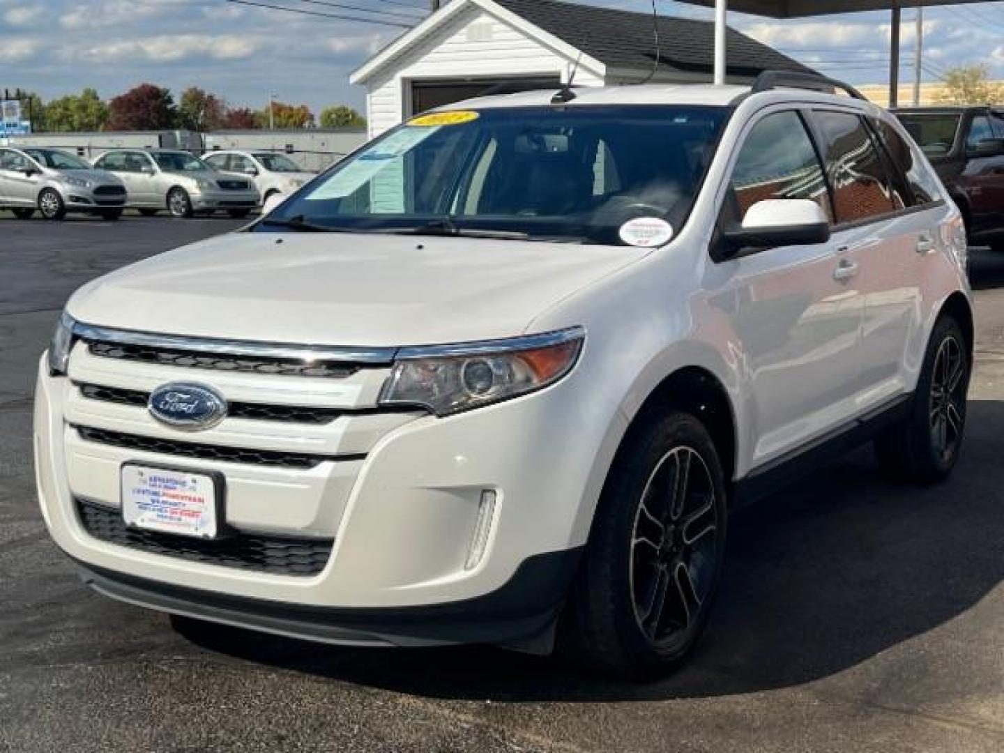 2013 White Platinum Tricoat Metallic Ford Edge SEL FWD (2FMDK3JC1DB) with an 3.5L V6 DOHC 24V engine, 6-Speed Automatic transmission, located at 1951 S Dayton Lakeview Rd., New Carlisle, OH, 45344, (937) 908-9800, 39.890999, -84.050255 - Photo#2