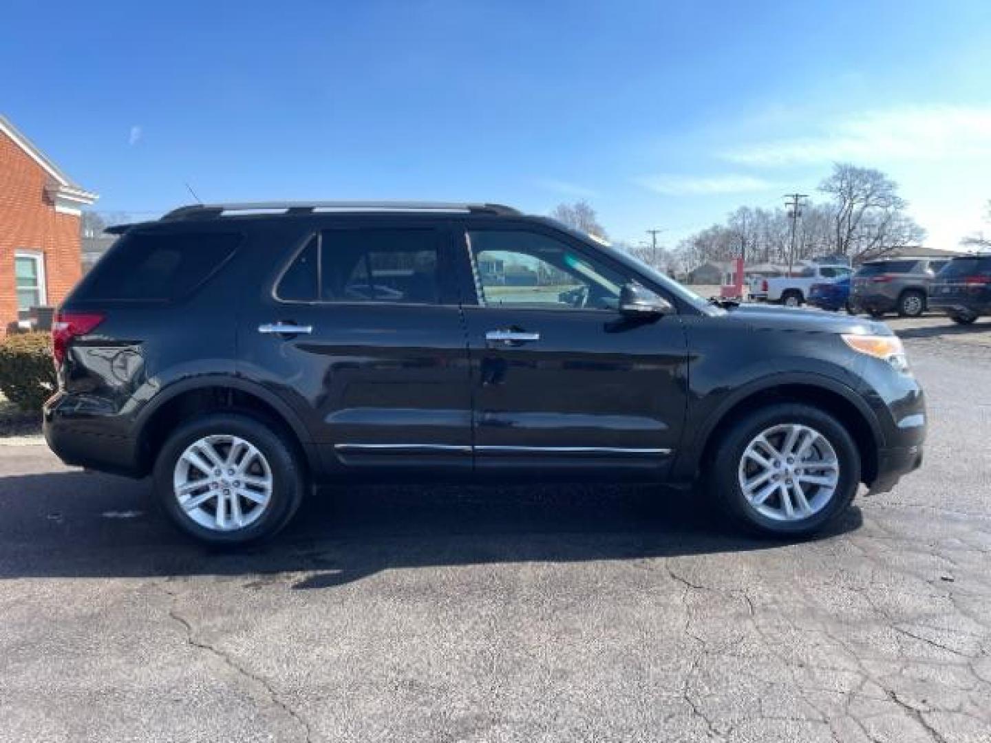 2013 Tuxedo Black Metallic Ford Explorer XLT 4WD (1FM5K8D83DG) with an 3.5L V6 DOHC 24V engine, 6-Speed Automatic transmission, located at 1184 Kauffman Ave, Fairborn, OH, 45324, (937) 908-9800, 39.807072, -84.030914 - Photo#4