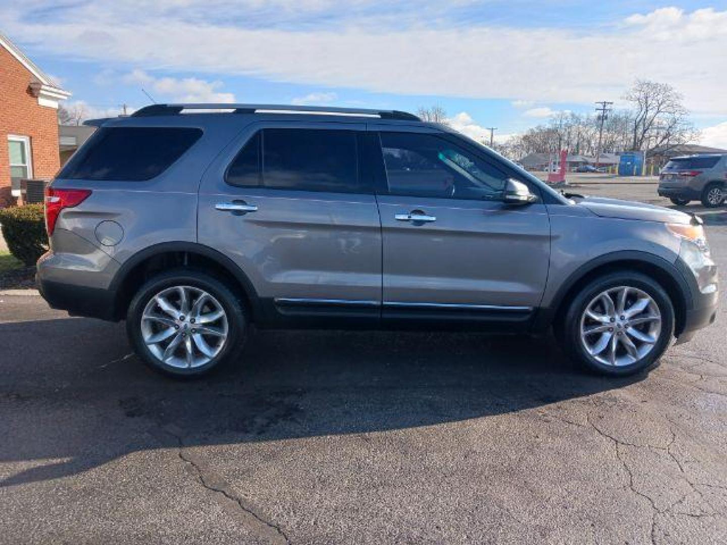 2013 Sterling Grey Metallic Ford Explorer Limited 4WD (1FM5K8F81DG) with an 3.5L V6 DOHC 24V engine, 6-Speed Automatic transmission, located at 1951 S Dayton Lakeview Rd., New Carlisle, OH, 45344, (937) 908-9800, 39.890999, -84.050255 - Photo#4