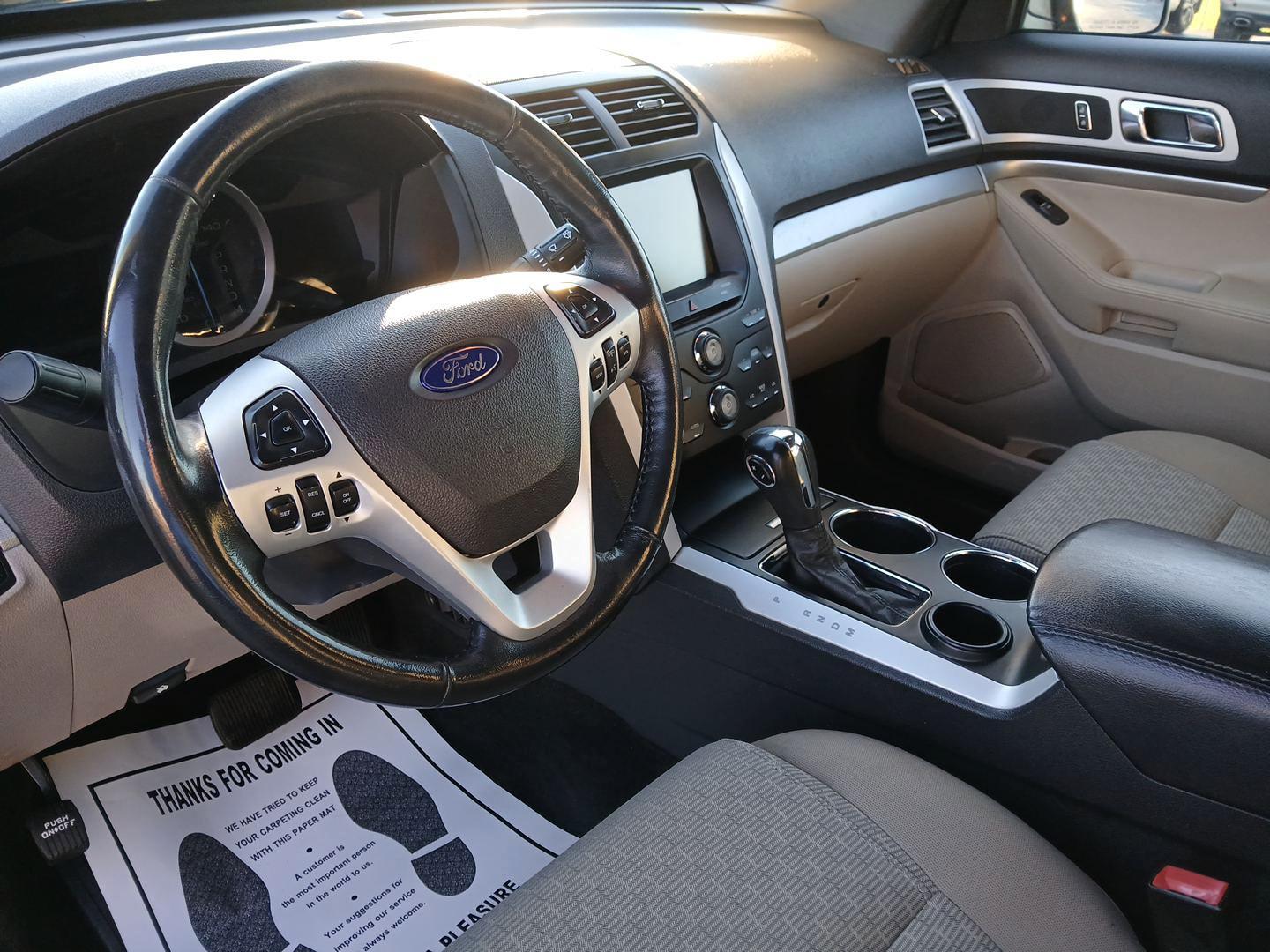 2013 Tuxedo Black Metallic Ford Explorer XLT FWD (1FM5K7D86DG) with an 3.5L V6 DOHC 24V engine, 6-Speed Automatic transmission, located at 8750 N County Rd 25A, Piqua, OH, 45356, (937) 908-9800, 40.164391, -84.232513 - Photo#8