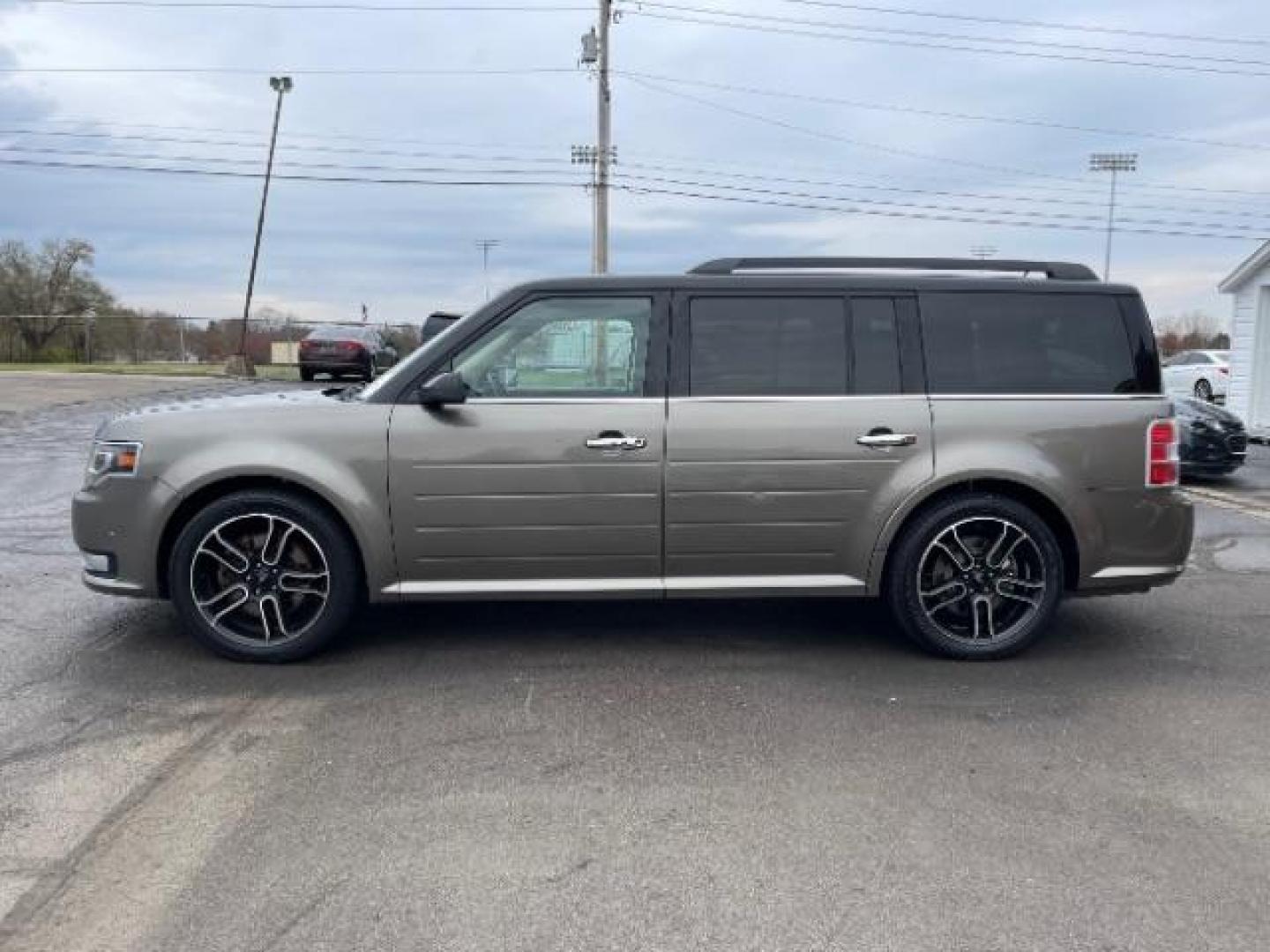 2013 Mineral Gray Metallic Ford Flex Limited AWD (2FMHK6DT2DB) with an 3.5L V6 DOHC 24V engine, 6-Speed Automatic Overdrive transmission, located at 1099 N County Rd 25A , Troy, OH, 45373, (937) 908-9800, 40.057079, -84.212883 - Photo#4