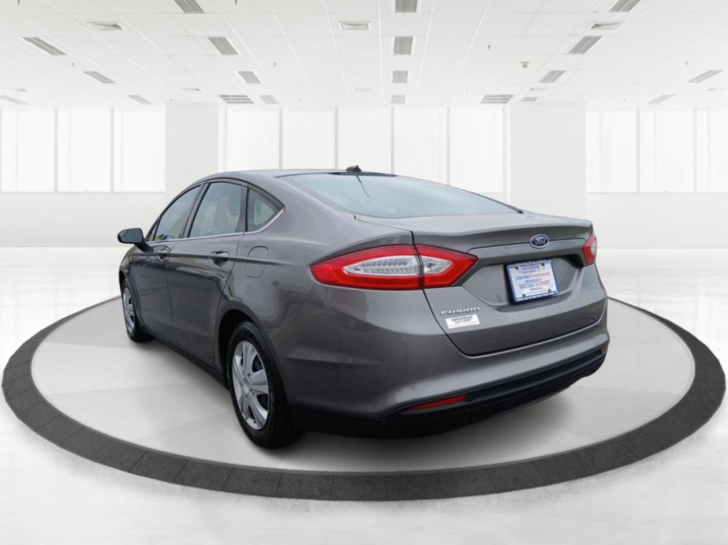 2013 Sterling Gray Ford Fusion S (3FA6P0G76DR) with an 2.5L L4 DOHC 16V engine, located at 880 E. National Road, Vandalia, OH, 45377, (937) 908-9800, 39.891918, -84.183594 - Photo#4