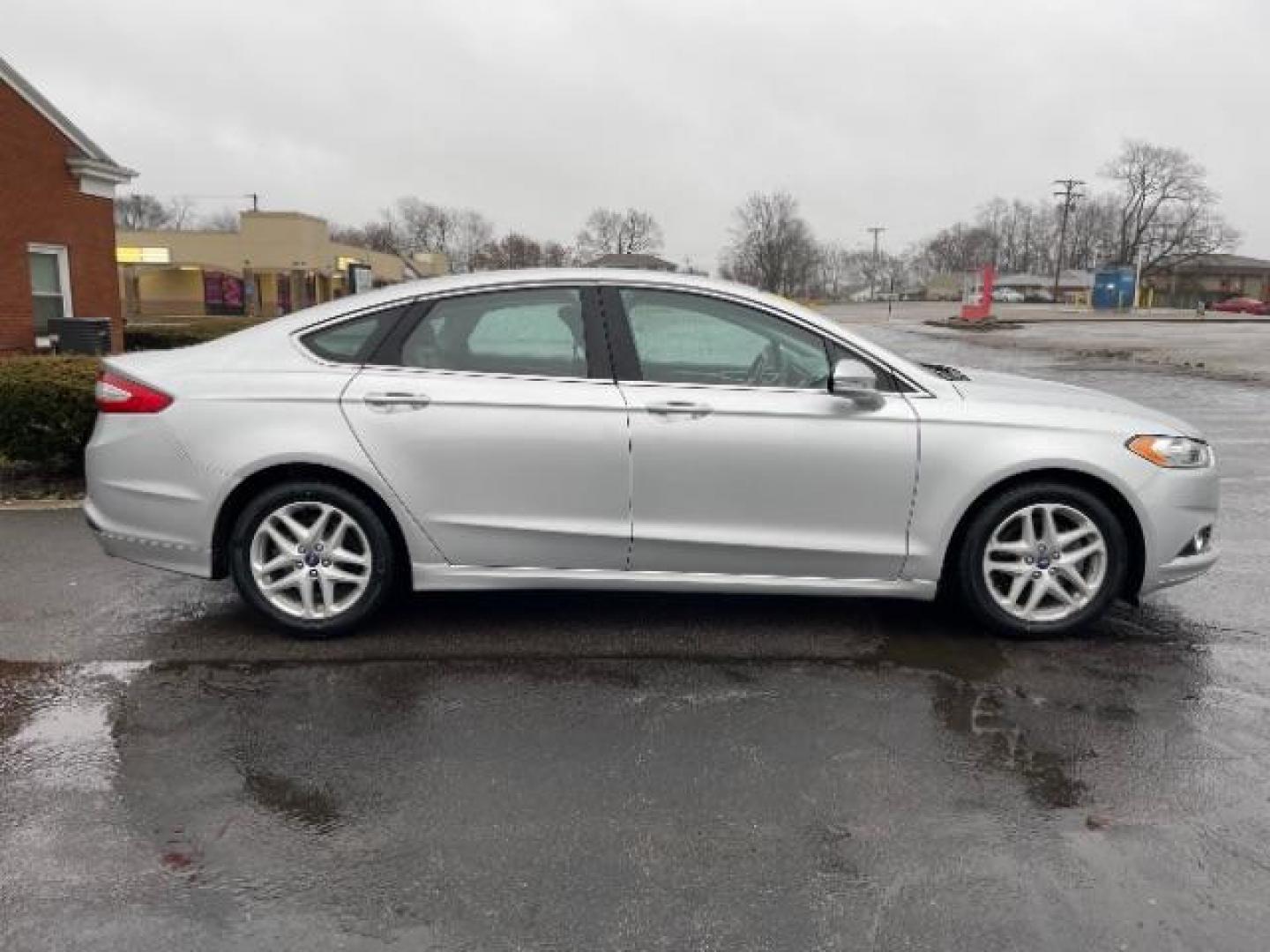 2013 Ingot Silver Ford Fusion SE (3FA6P0HR5DR) with an 1.6L L4 DOHC 16V engine, located at 1099 N County Rd 25A , Troy, OH, 45373, (937) 908-9800, 40.057079, -84.212883 - Photo#3