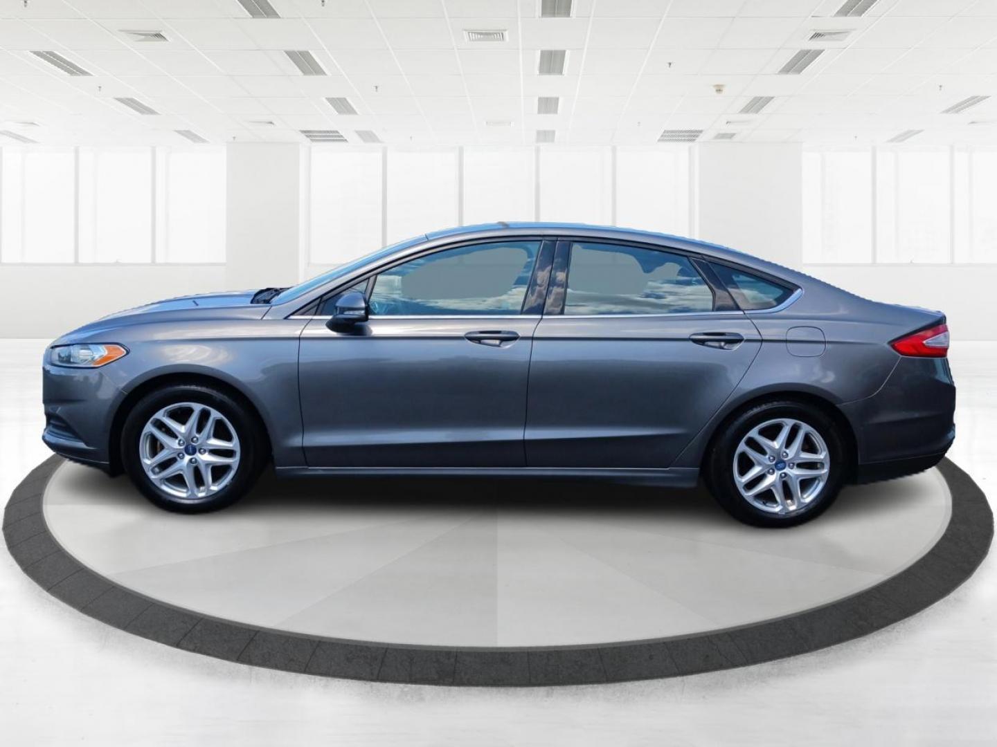 2013 Sterling Gray Ford Fusion (3FA6P0H78DR) with an 2.5L L4 DOHC 16V engine, located at 4508 South Dixie Dr, Moraine, OH, 45439, (937) 908-9800, 39.689976, -84.218452 - Photo#5