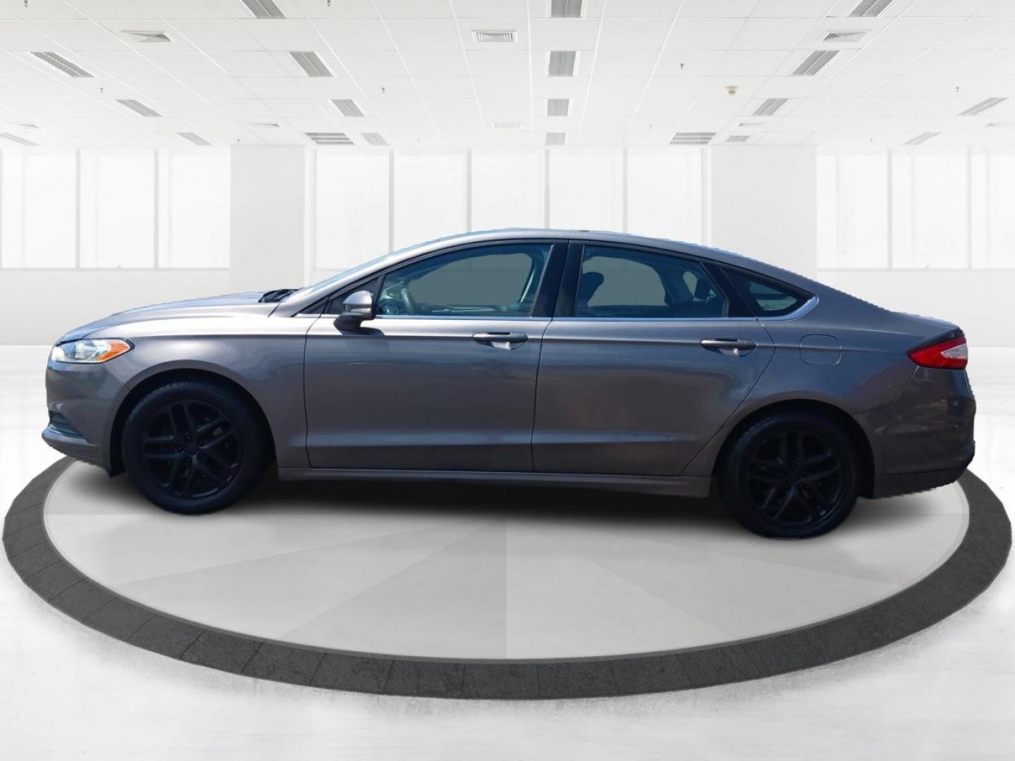 2013 Sterling Gray Ford Fusion (3FA6P0HR2DR) with an 1.6L L4 DOHC 16V engine, located at 1230 East Main St, Xenia, OH, 45385, (937) 908-9800, 39.688026, -83.910172 - Photo#5