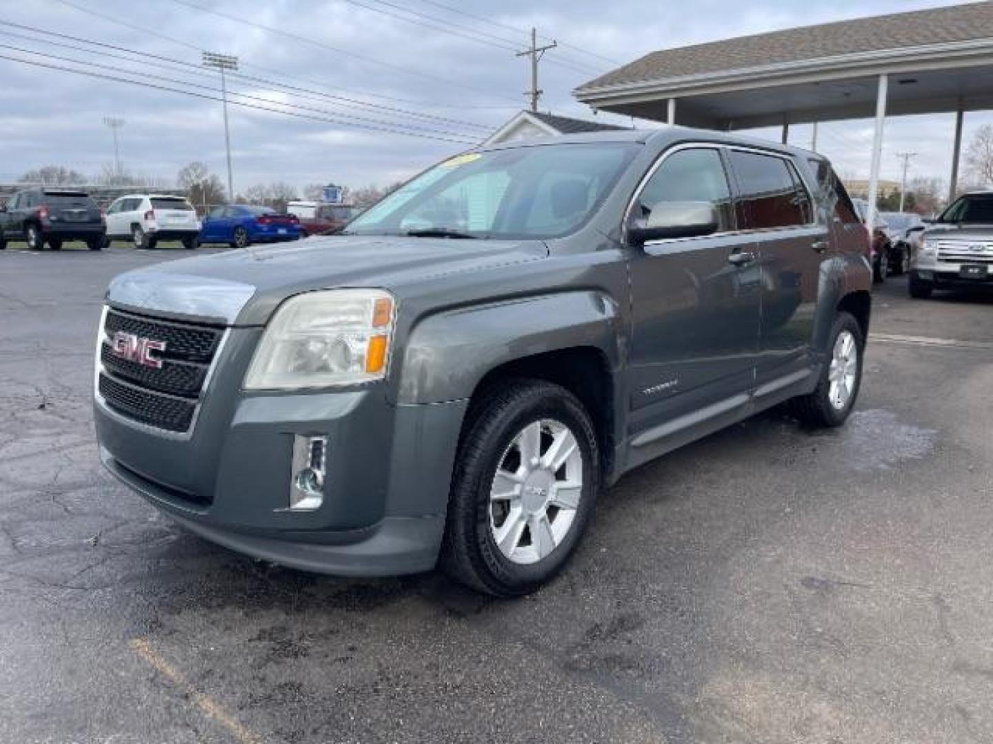 2013 Ashen Gray Metallic GMC Terrain SLE1 FWD (2GKALMEK8D6) with an 2.4L L4 DOHC 16V FFV engine, 6-Speed Automatic transmission, located at 401 Woodman Dr, Riverside, OH, 45431, (937) 908-9800, 39.760899, -84.123421 - Photo#1