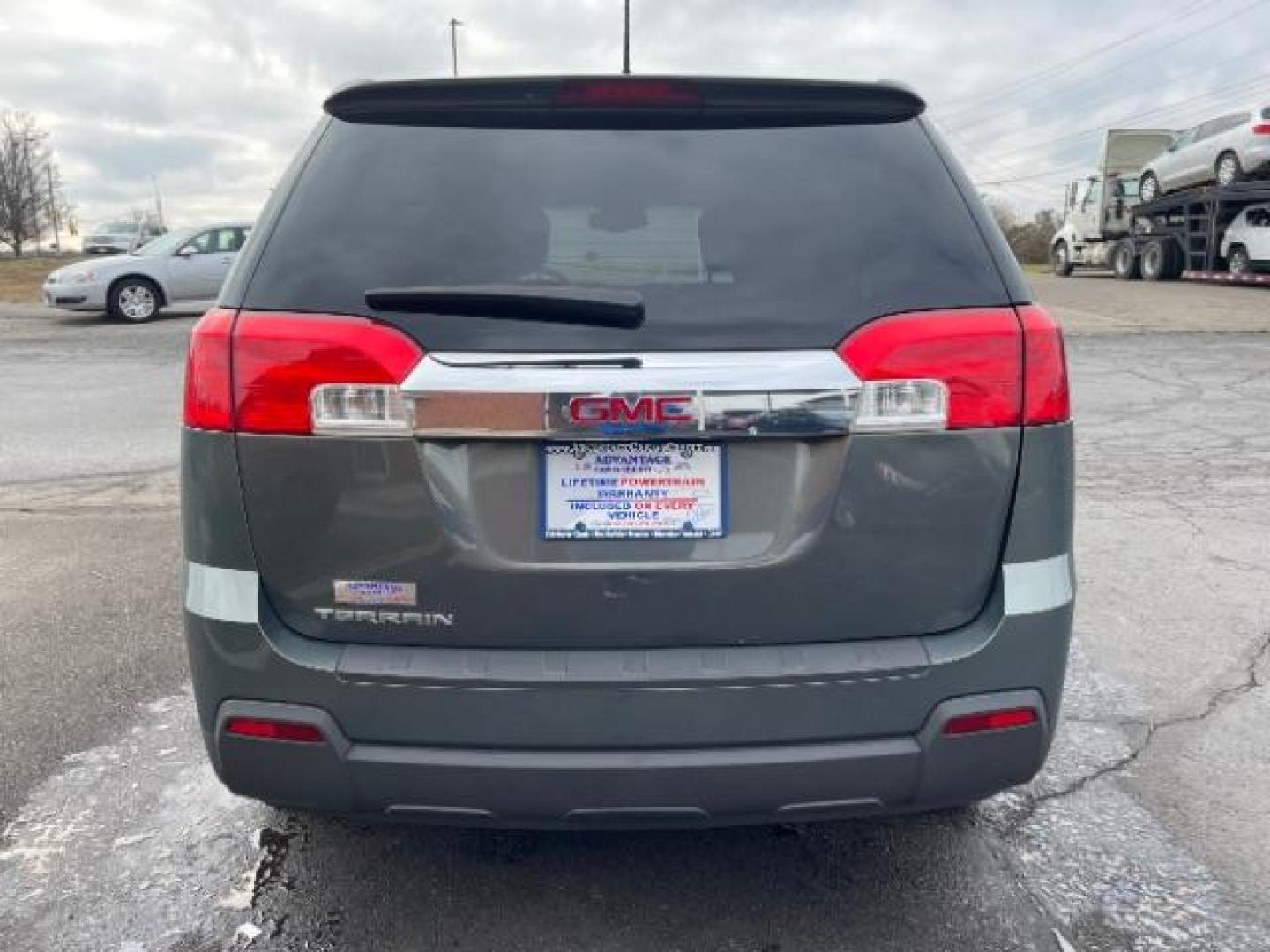 2013 Ashen Gray Metallic GMC Terrain SLE1 FWD (2GKALMEK8D6) with an 2.4L L4 DOHC 16V FFV engine, 6-Speed Automatic transmission, located at 401 Woodman Dr, Riverside, OH, 45431, (937) 908-9800, 39.760899, -84.123421 - Photo#3