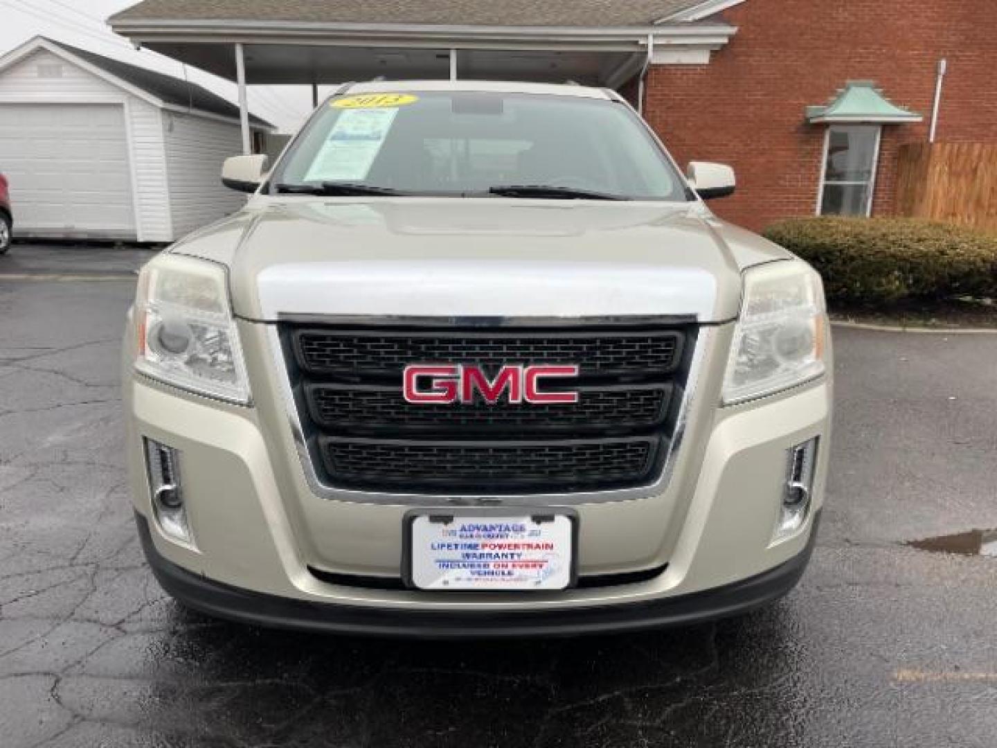 2013 Champagne Silver Metallic GMC Terrain SLE2 FWD (2GKALSEK1D6) with an 2.4L L4 DOHC 16V FFV engine, 6-Speed Automatic transmission, located at 1230 East Main St, Xenia, OH, 45385, (937) 908-9800, 39.688026, -83.910172 - Photo#5