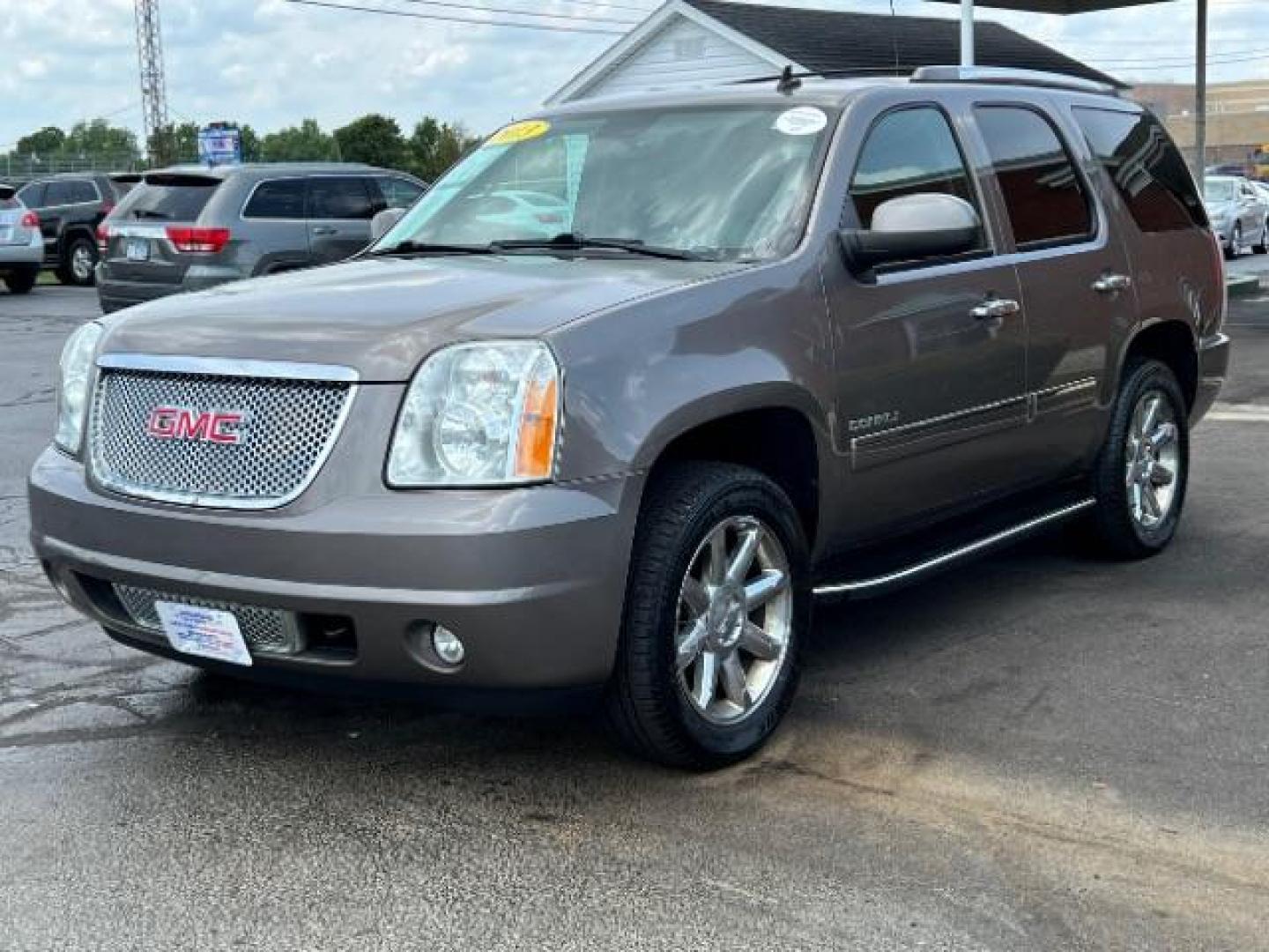 2013 Mocha Steel Metallic GMC Yukon Denali 4WD (1GKS2EEF1DR) with an 6.2L V8 OHV 16V engine, 6-Speed Automatic transmission, located at 4508 South Dixie Dr, Moraine, OH, 45439, (937) 908-9800, 39.689976, -84.218452 - Photo#2