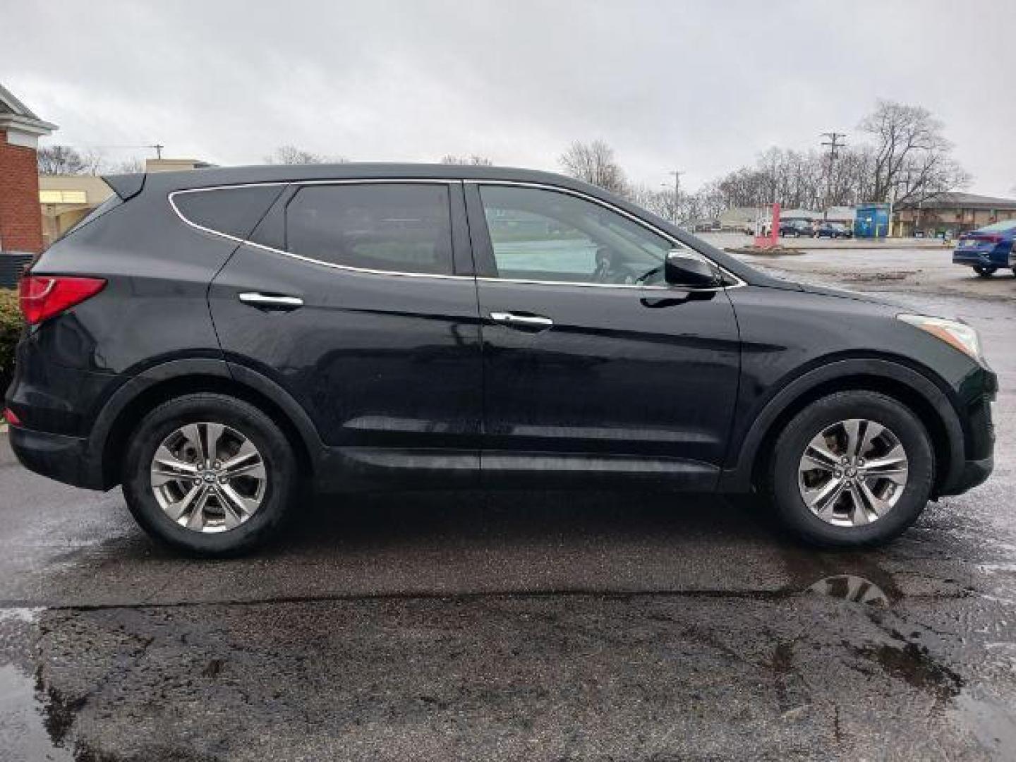 2013 Twilight Black Hyundai Santa Fe Sport 2.4 FWD (5XYZU3LB3DG) with an 2.4L L4 DOHC 16V engine, 6-Speed Automatic transmission, located at 401 Woodman Dr, Riverside, OH, 45431, (937) 908-9800, 39.760899, -84.123421 - Photo#4