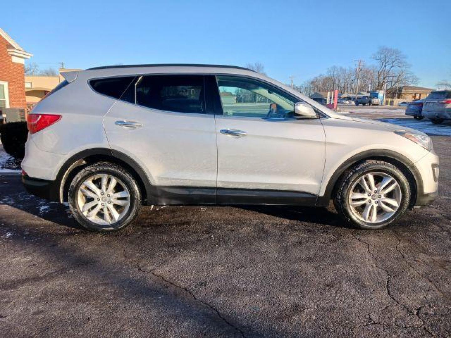 2013 Moonstone Silver Hyundai Santa Fe Sport 2.0 AWD (5XYZUDLA4DG) with an 2.0L L4 DOHC 16V engine, 6-Speed Automatic transmission, located at 1230 East Main St, Xenia, OH, 45385, (937) 908-9800, 39.688026, -83.910172 - Photo#4