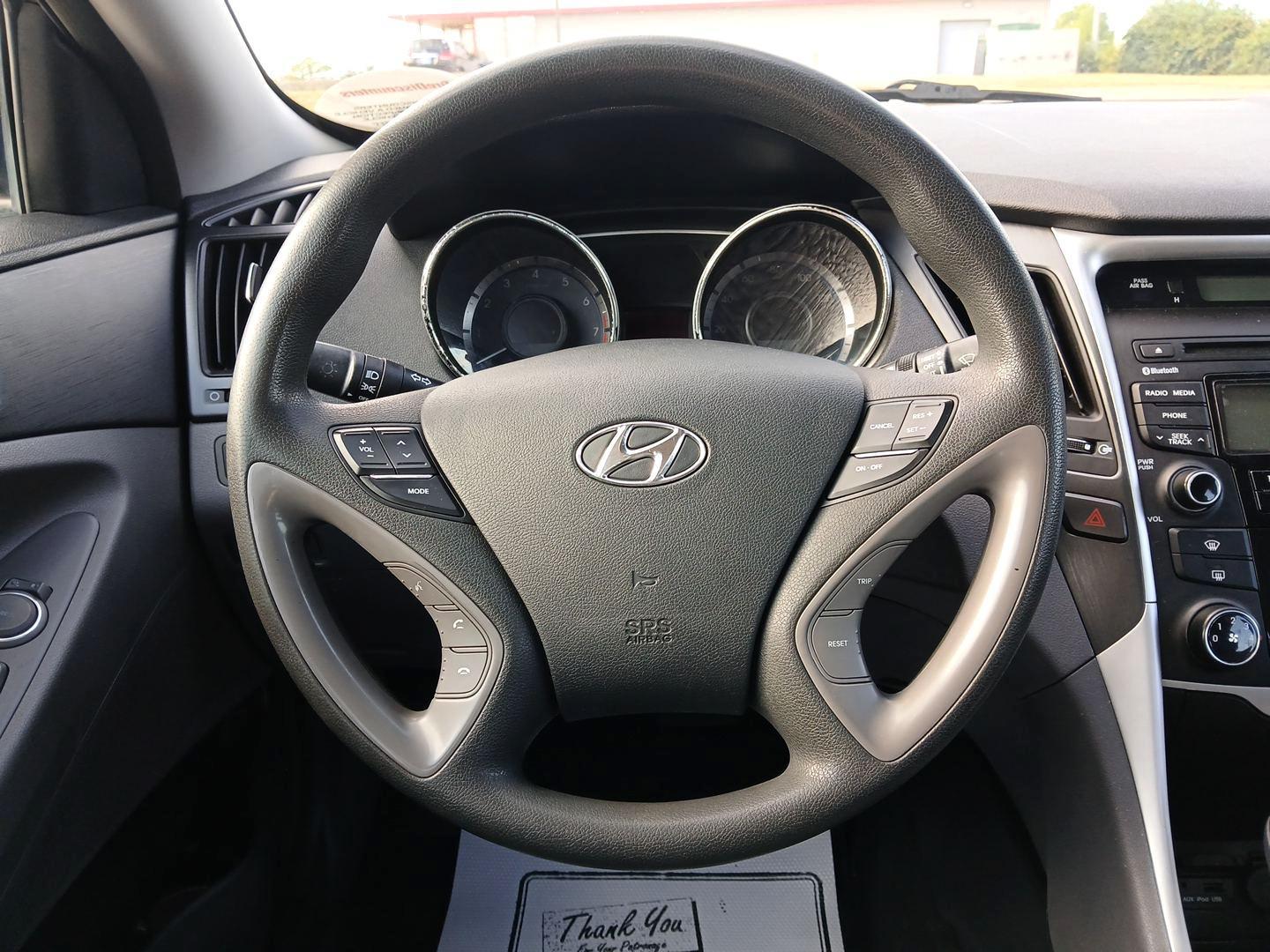 2013 Black Hyundai Sonata (5NPEB4AC7DH) with an 2.4L L4 DOHC 16V engine, 6-Speed Automatic transmission, located at 4508 South Dixie Dr, Moraine, OH, 45439, (937) 908-9800, 39.689976, -84.218452 - Photo#15