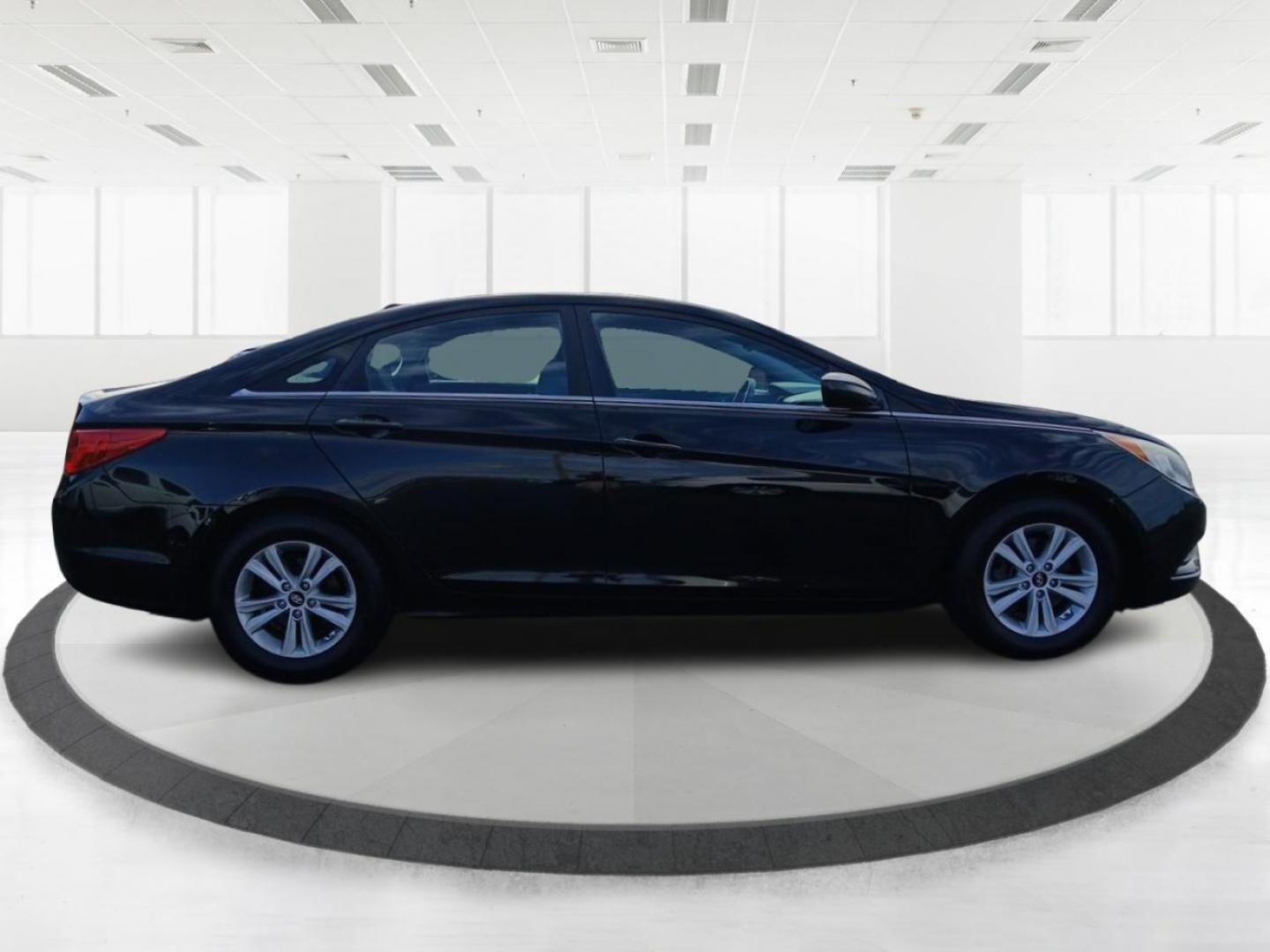 2013 Black Hyundai Sonata (5NPEB4AC7DH) with an 2.4L L4 DOHC 16V engine, 6-Speed Automatic transmission, located at 4508 South Dixie Dr, Moraine, OH, 45439, (937) 908-9800, 39.689976, -84.218452 - Photo#1